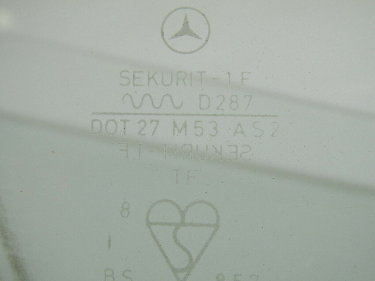 1135 Mercedes-Benz C107 350SLC Coupe Side Window Flap Left Rear
