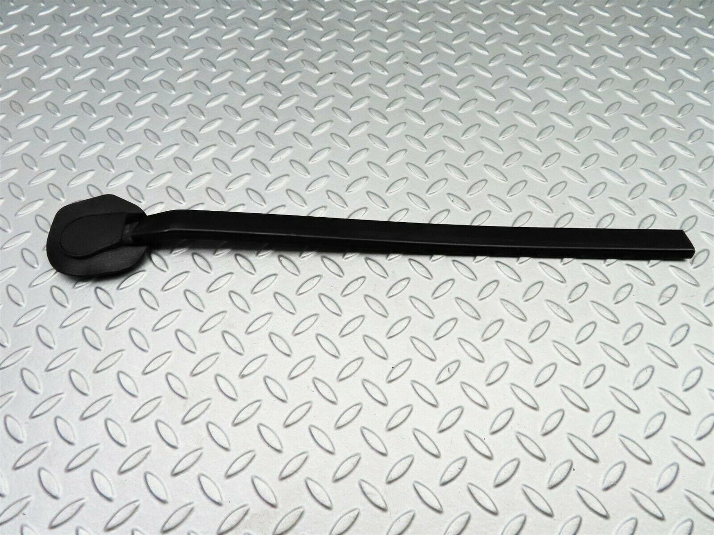 5659 Mercedes-Benz W123 200 Seat Belt Runner With Cover Left