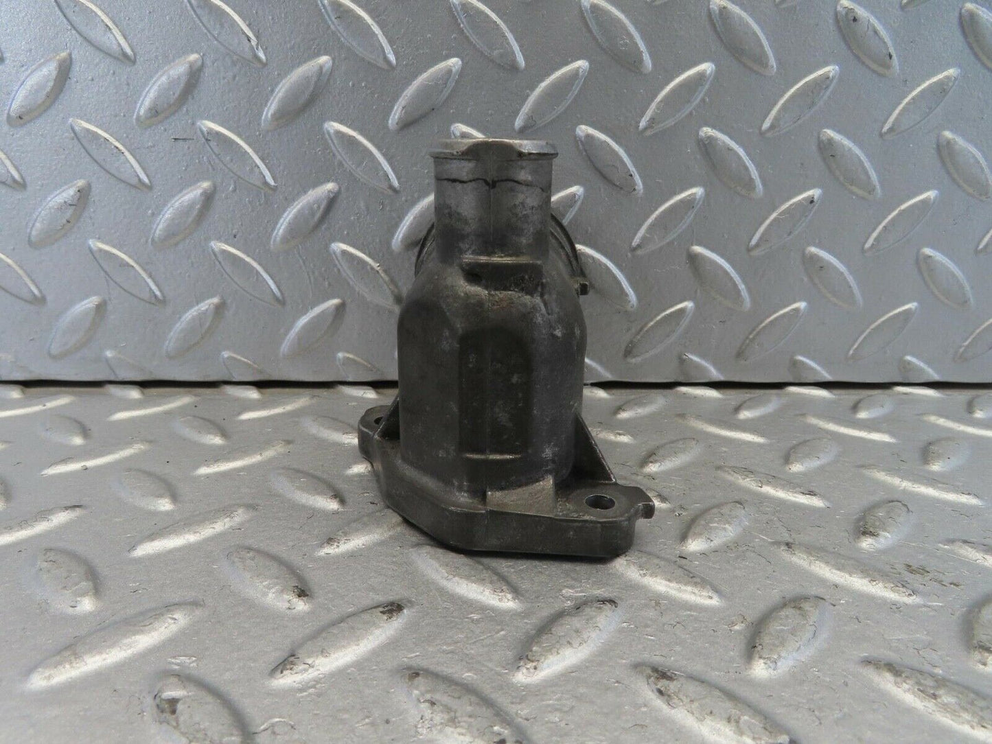 11249 Mercedes-Benz W221 S320 Coolant Flange Pipe 6422000056