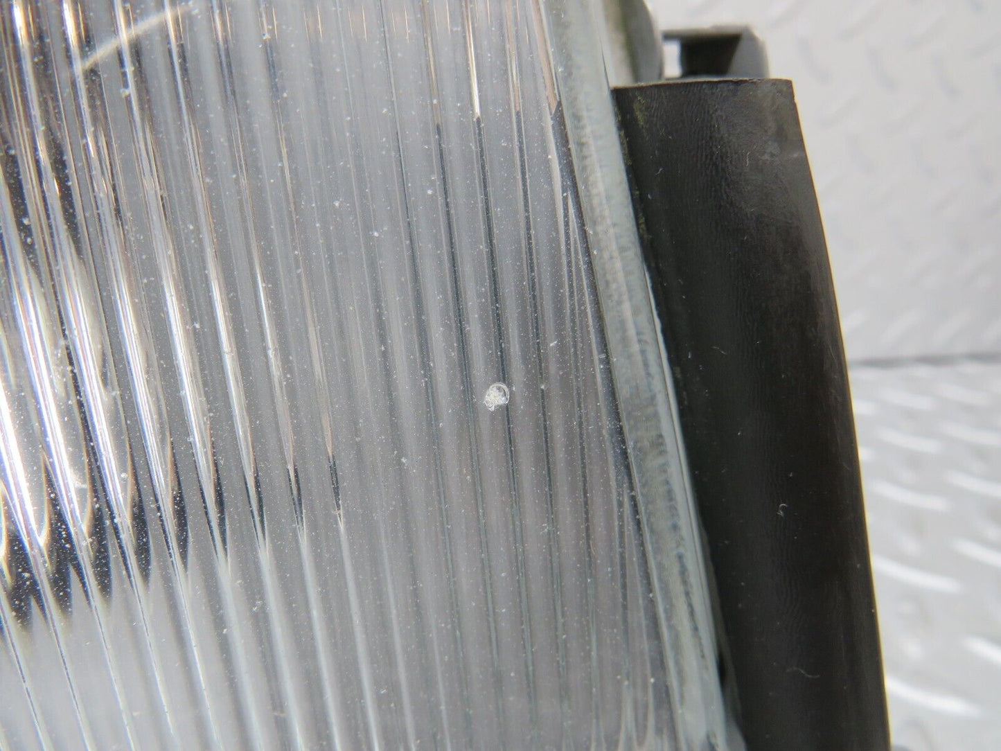 36754 Mercedes-Benz W201 190E Headlight Bosch Right Side 0301067722 1305620537 1305235076