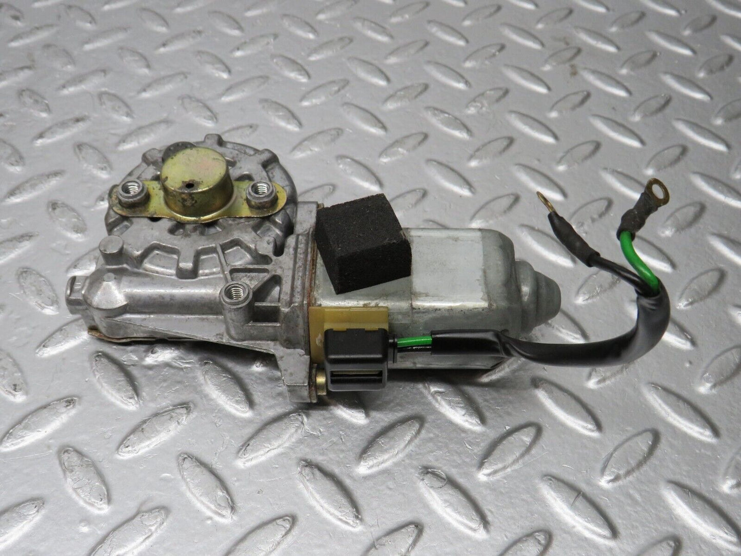 33953 Mercedes-Benz W124 230E Front Left Window Regulator Motor 0130821137