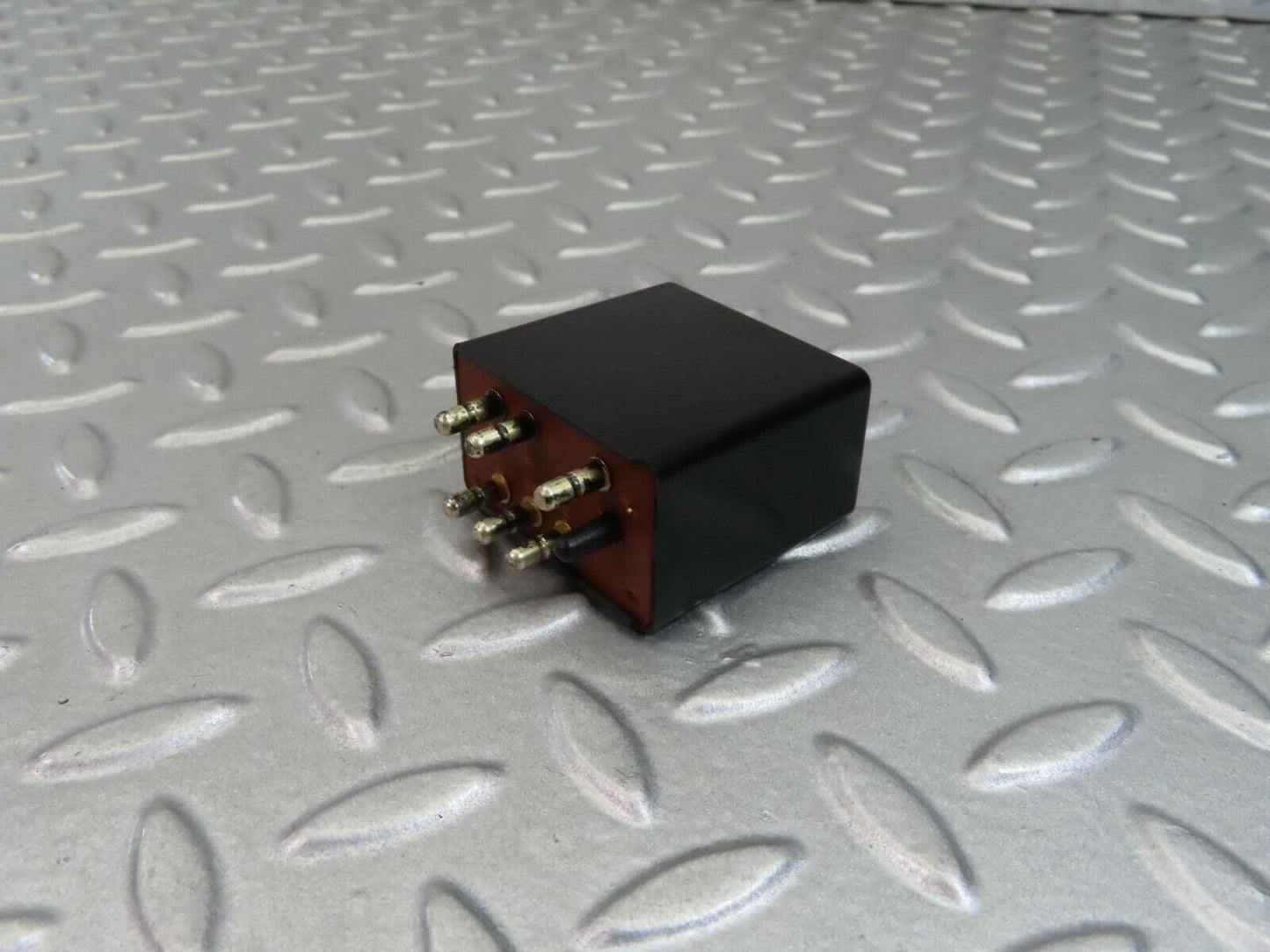 8204 Mercedes-Benz W123 Wiper Control Relay 1238210063