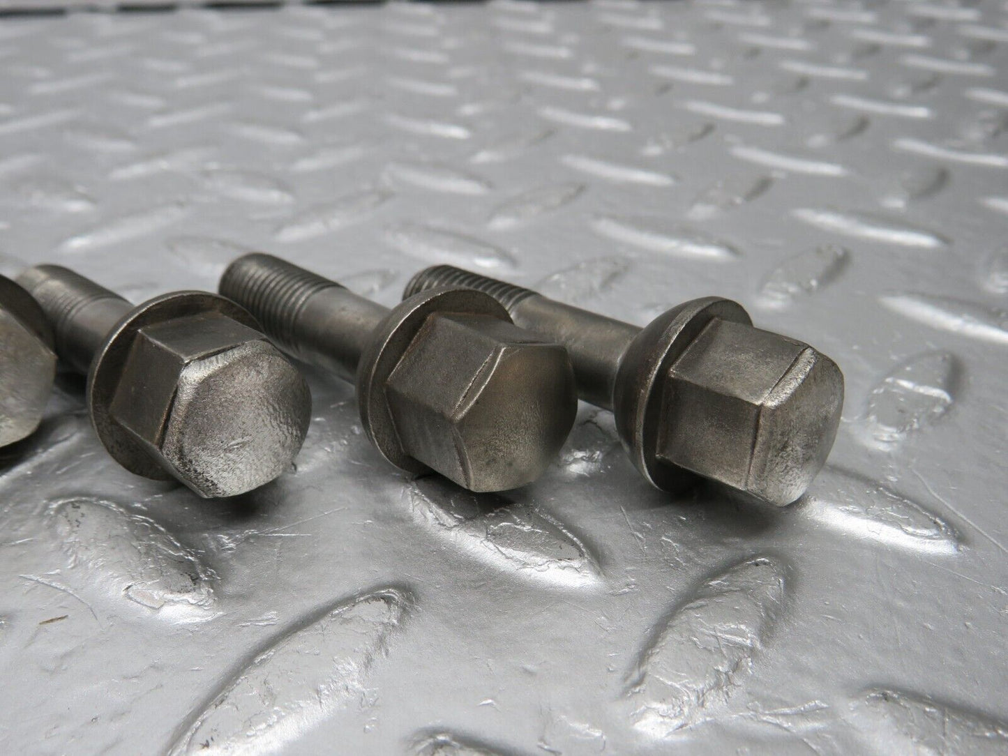 32641 Mercedes-Benz 5x Alloy Wheel Lug Bolt M12x1.5