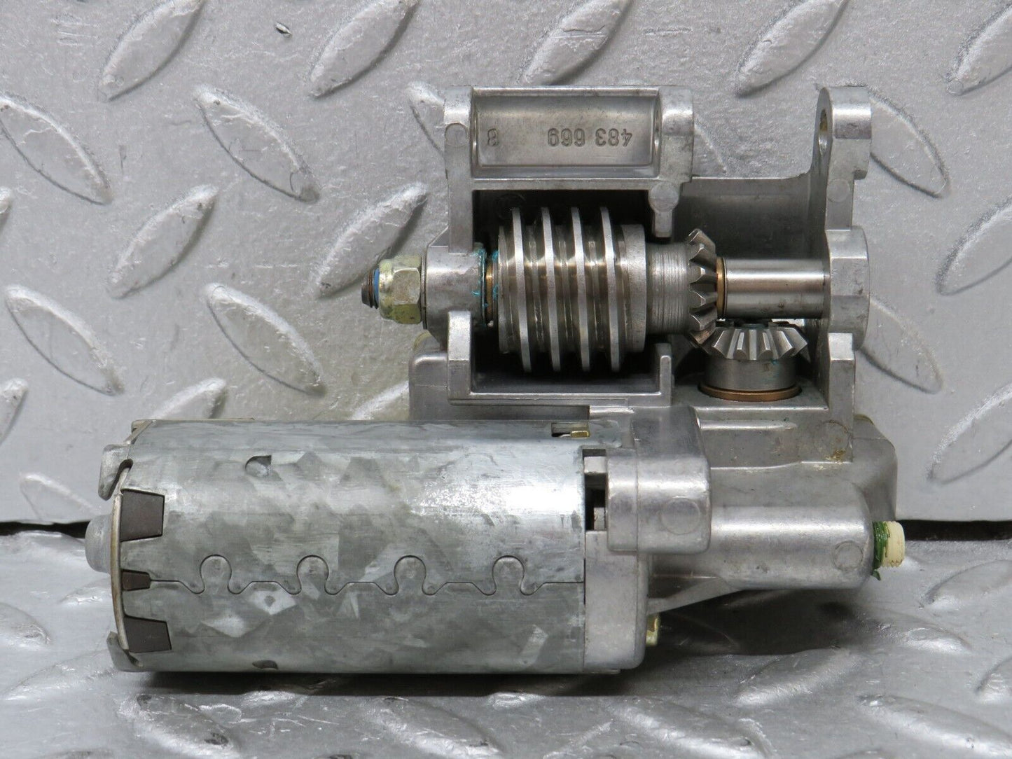 37989 Mercedes-Benz A124 320E Cabriolet Steering Column Adjustment Motor 1264600325