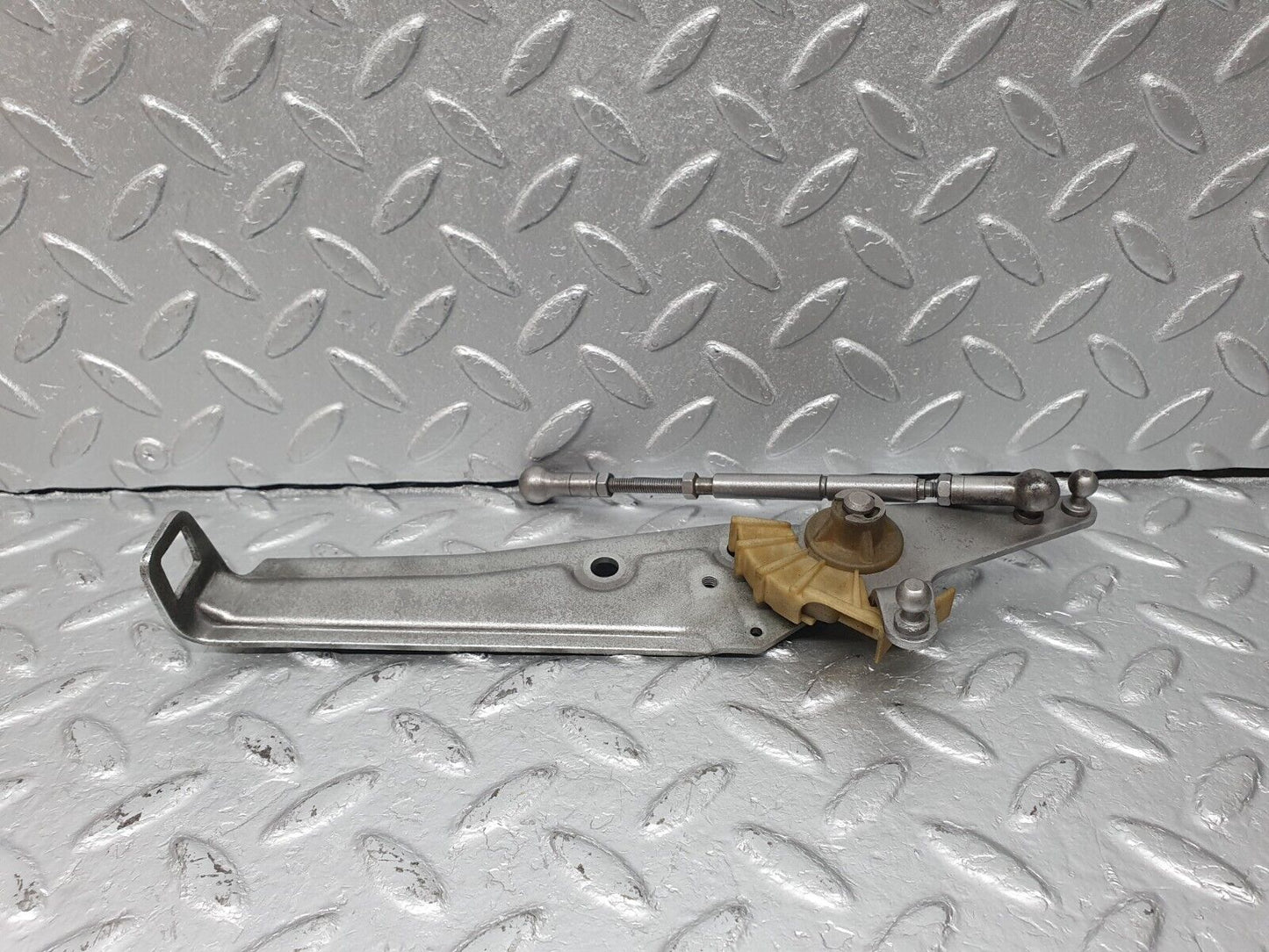 40746 Mercedes-Benz W123 300D Throttle Linkage