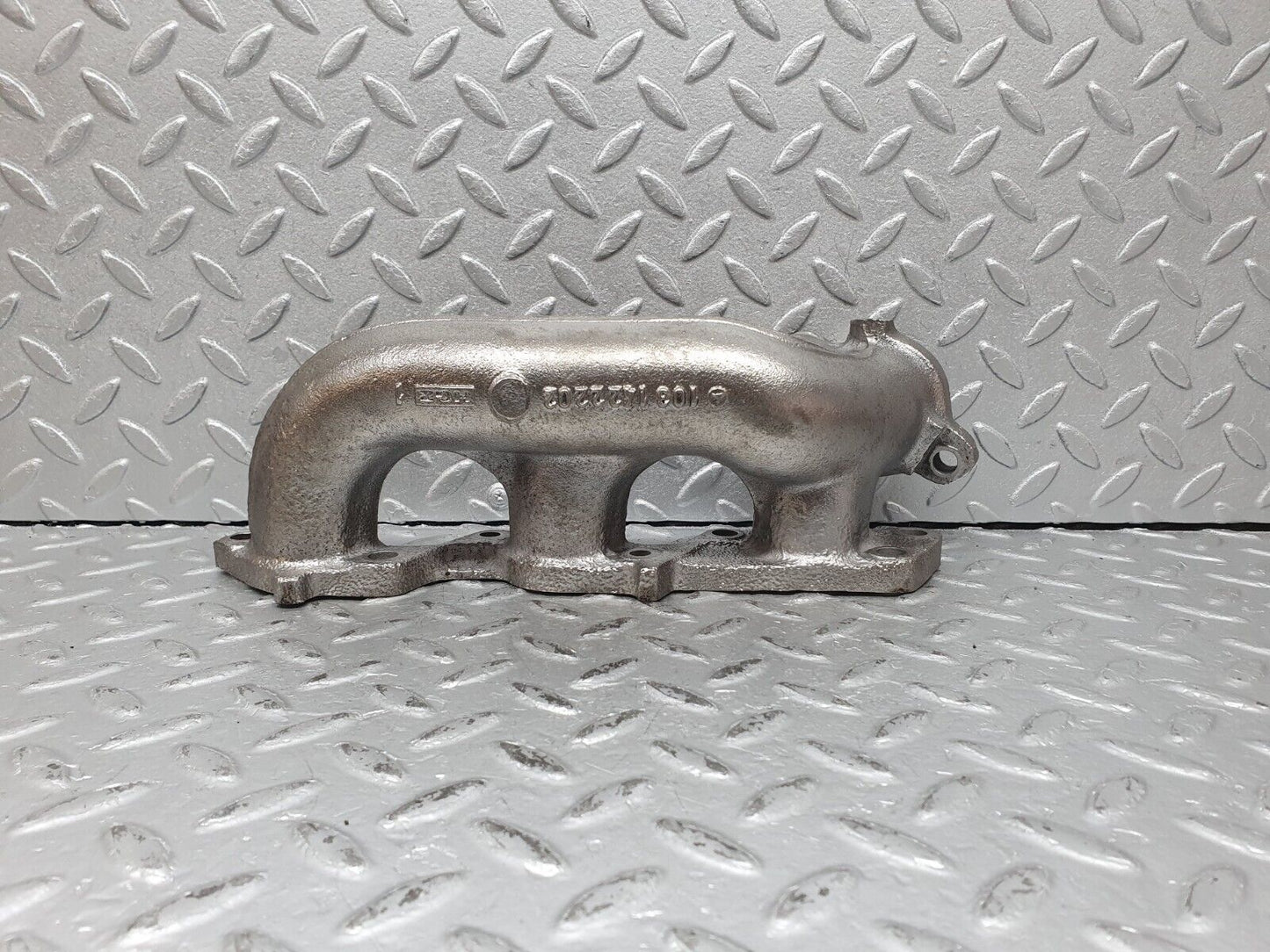 41202 Mercedes-Benz W126 300SE Exhaust Manifold Cylinder 4-6 1031422202