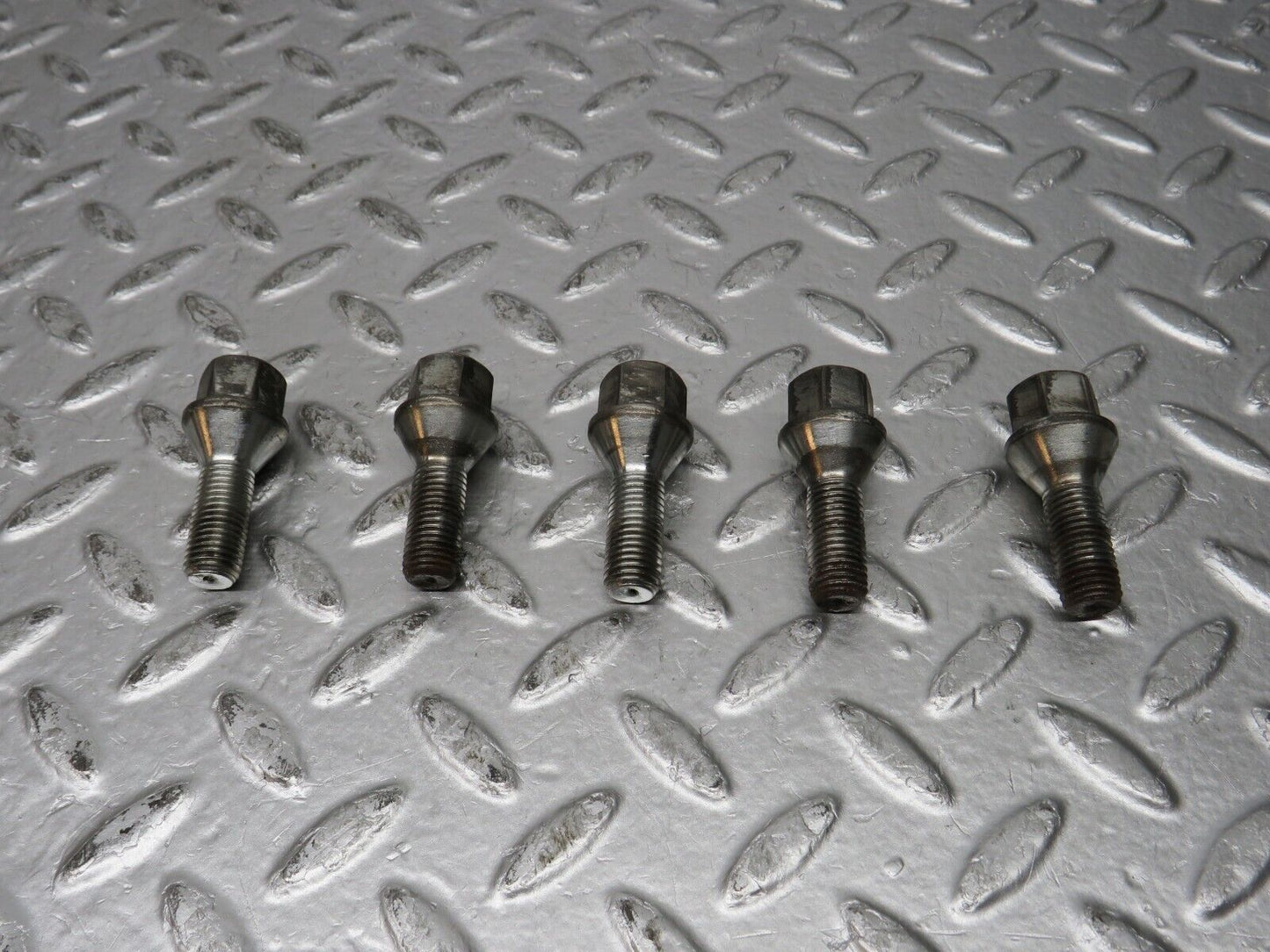 31865 Mercedes-Benz 5x Alloy Wheel Lug Bolt M12x1.5