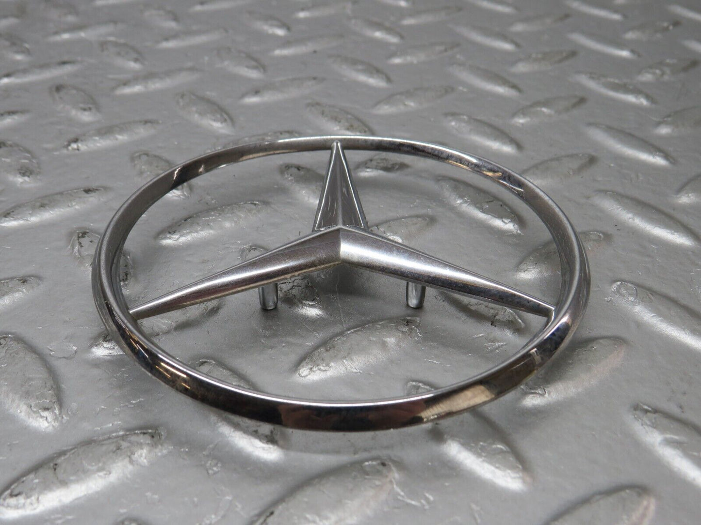 33963 Mercedes-Benz W124 260E Chrome Rear Emblem 2017580058