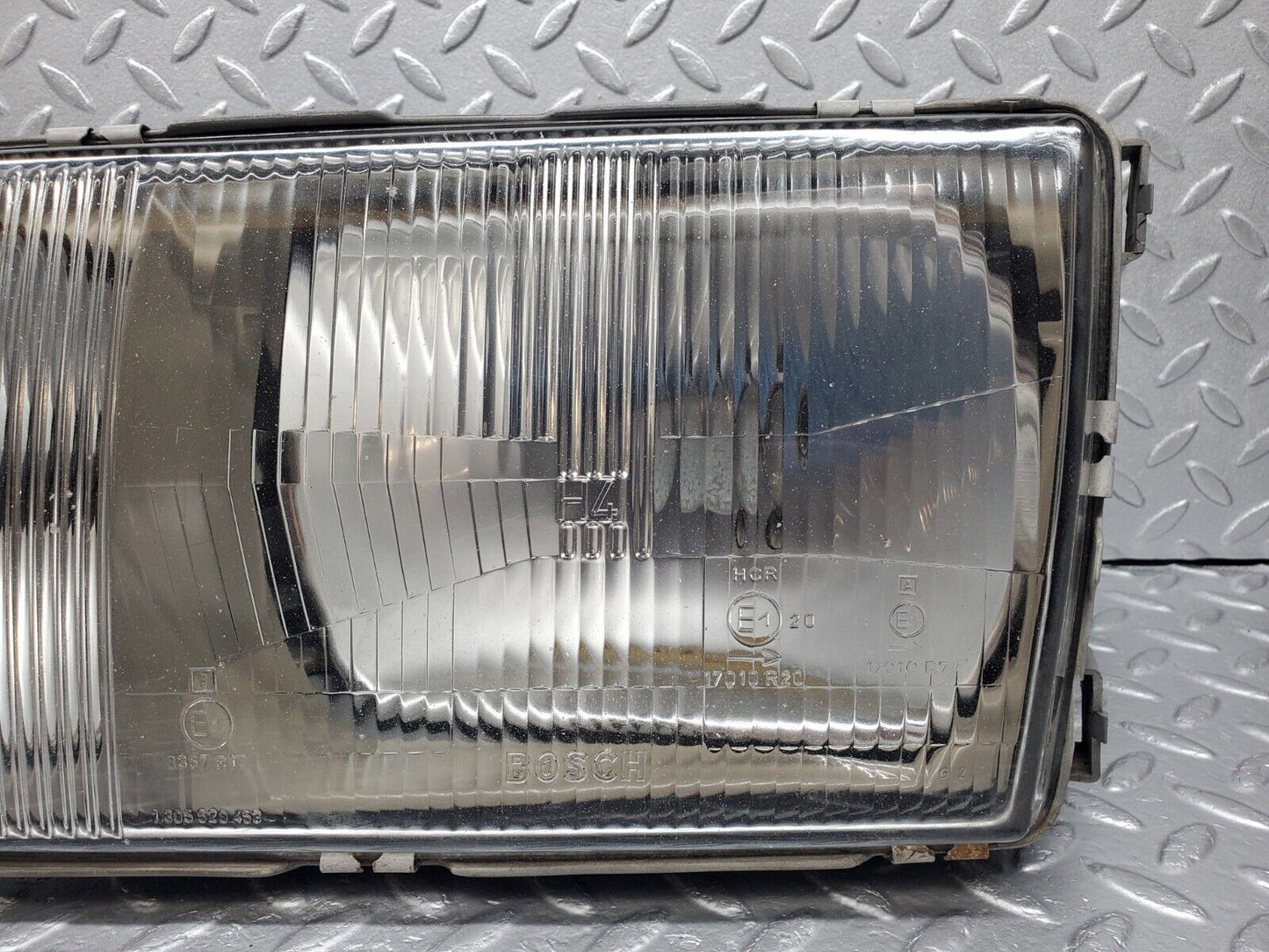 45827 Mercedes-Benz W126 420SE Headlight Left Bosch 0301065705 1268209461