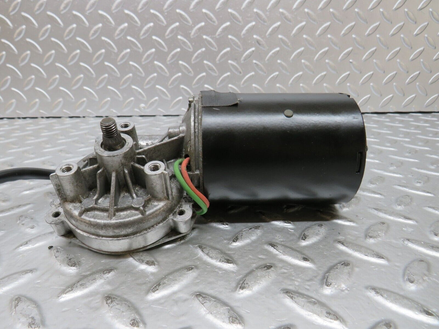 27300 Mercedes-Benz W123 280E Wiper Motor Bosch 0390341077