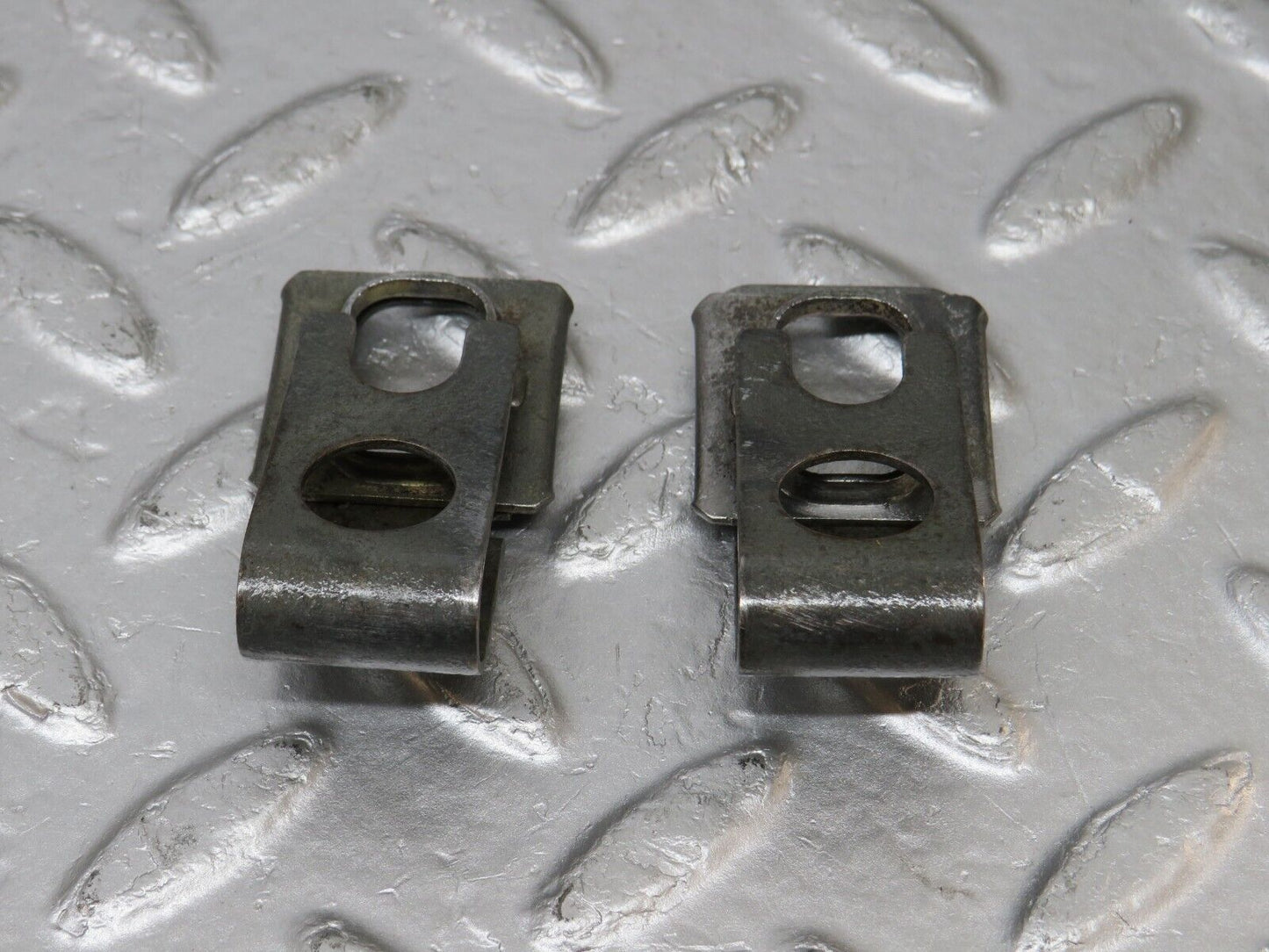 34479 Mercedes-Benz C126 380SEC Coupe Fuel Injector Bracket