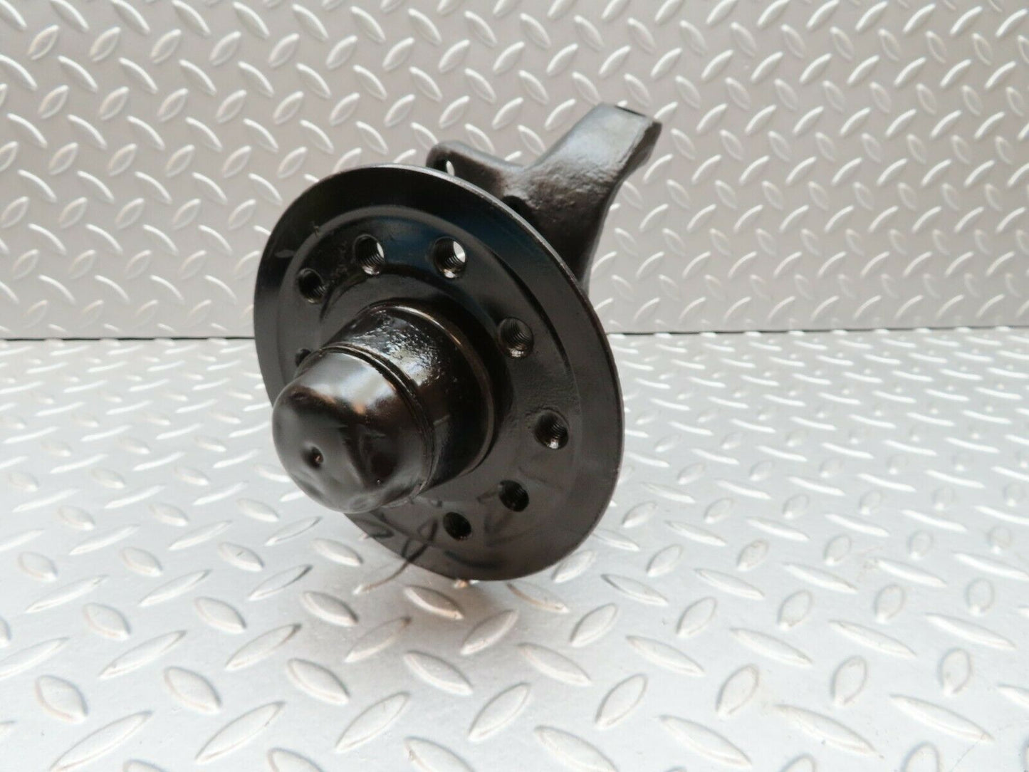 3428 Mercedes-Benz W115 220D Front Right Wheel Hub