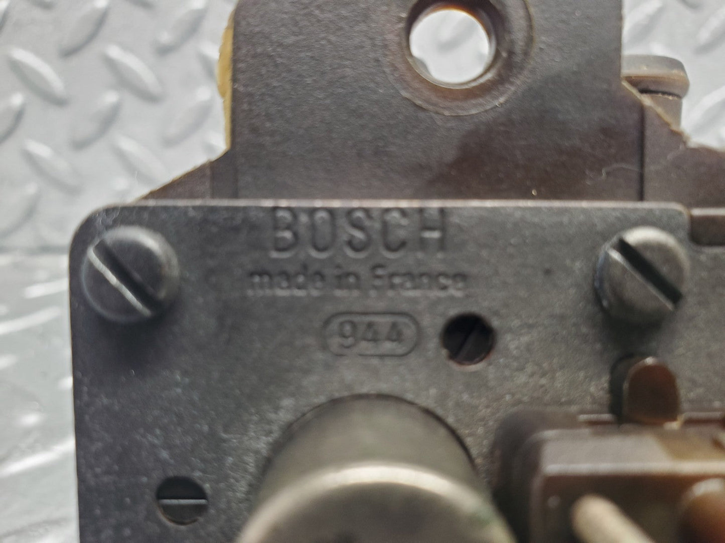 47100552