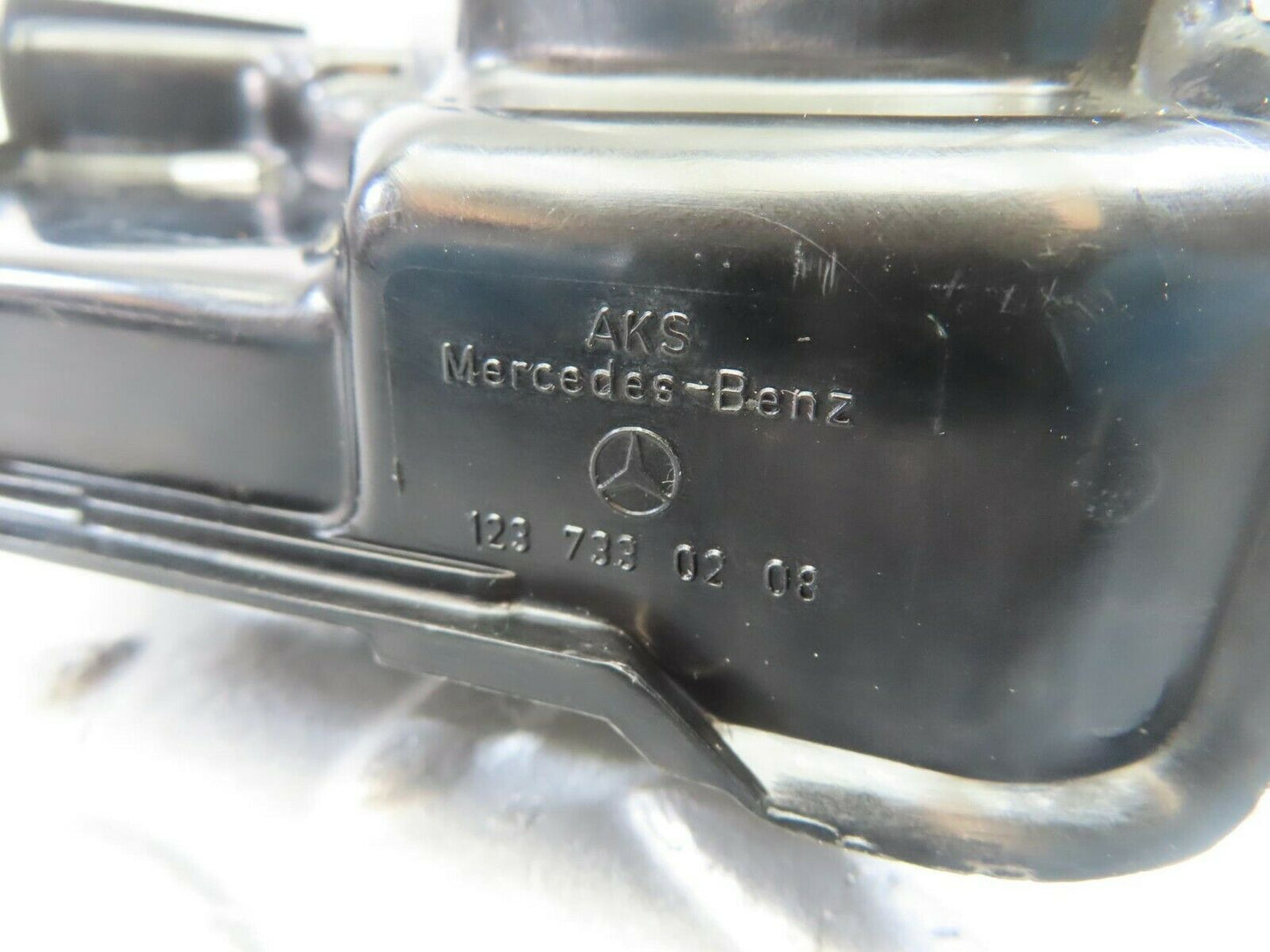10724 Mercedes-Benz W123 230E Rear Right Door Lock Mechanism 1237330208