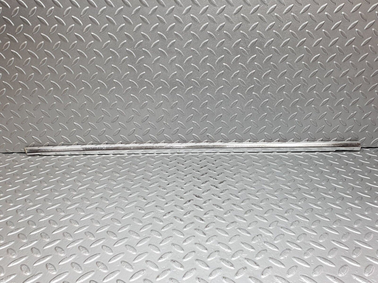 41189 Mercedes-Benz W126 300SE Front Right Door Chrome Moulding Trim