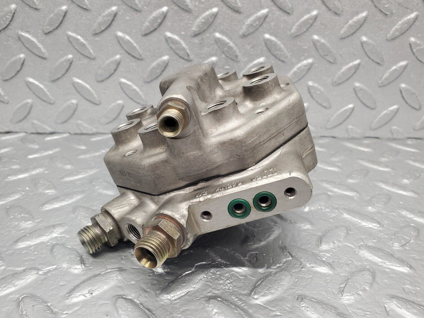 46028 Mercedes-Benz W126 420SE Fuel Distributor Bosch 0438101018
