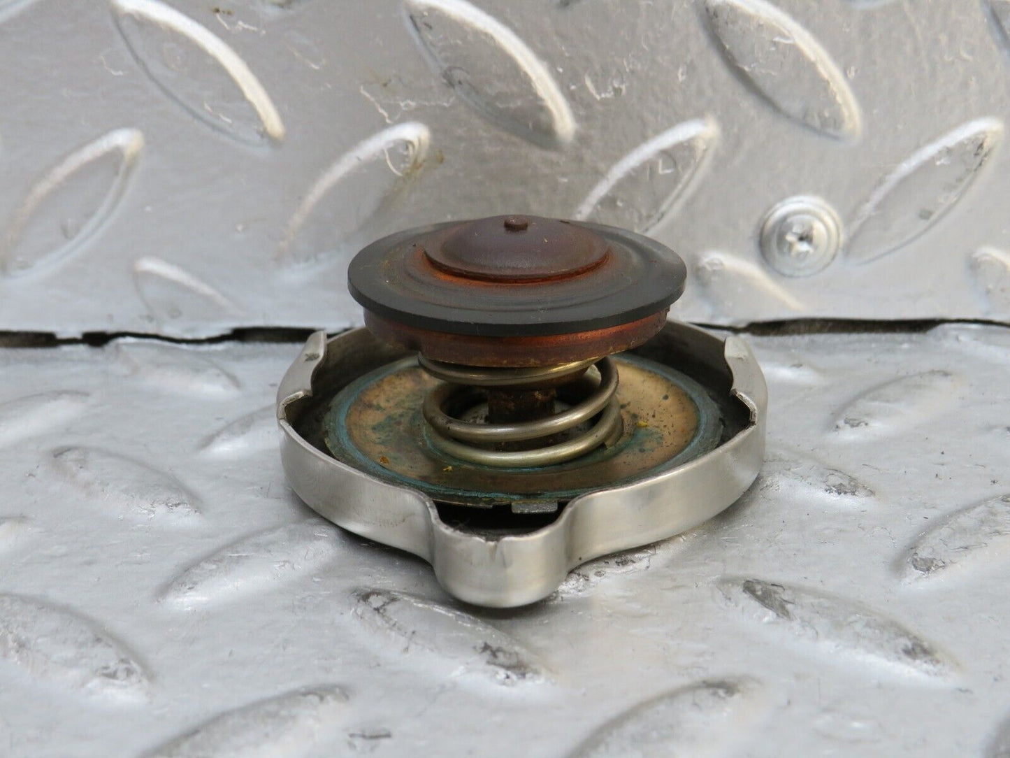 28325 Mercedes-Benz S123 240D Wagon Radiator Cap Behr 1235010015