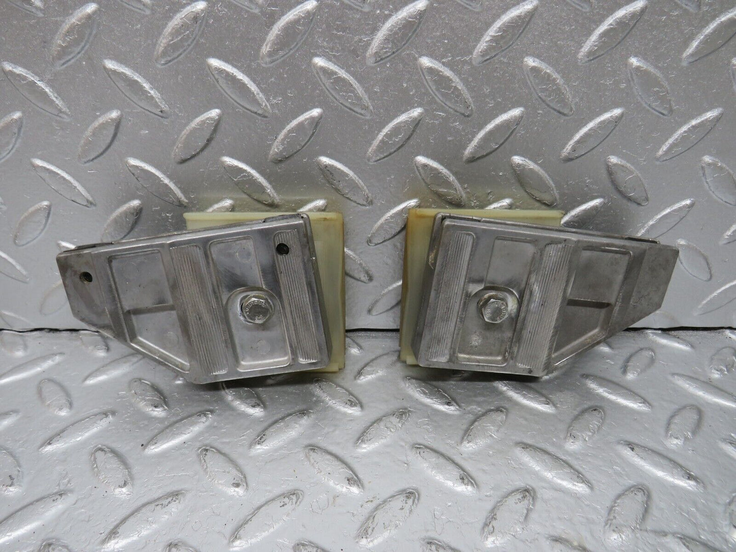 34390 Mercedes-Benz C126 380SEC Coupe Door Window Guide Bracket Pair