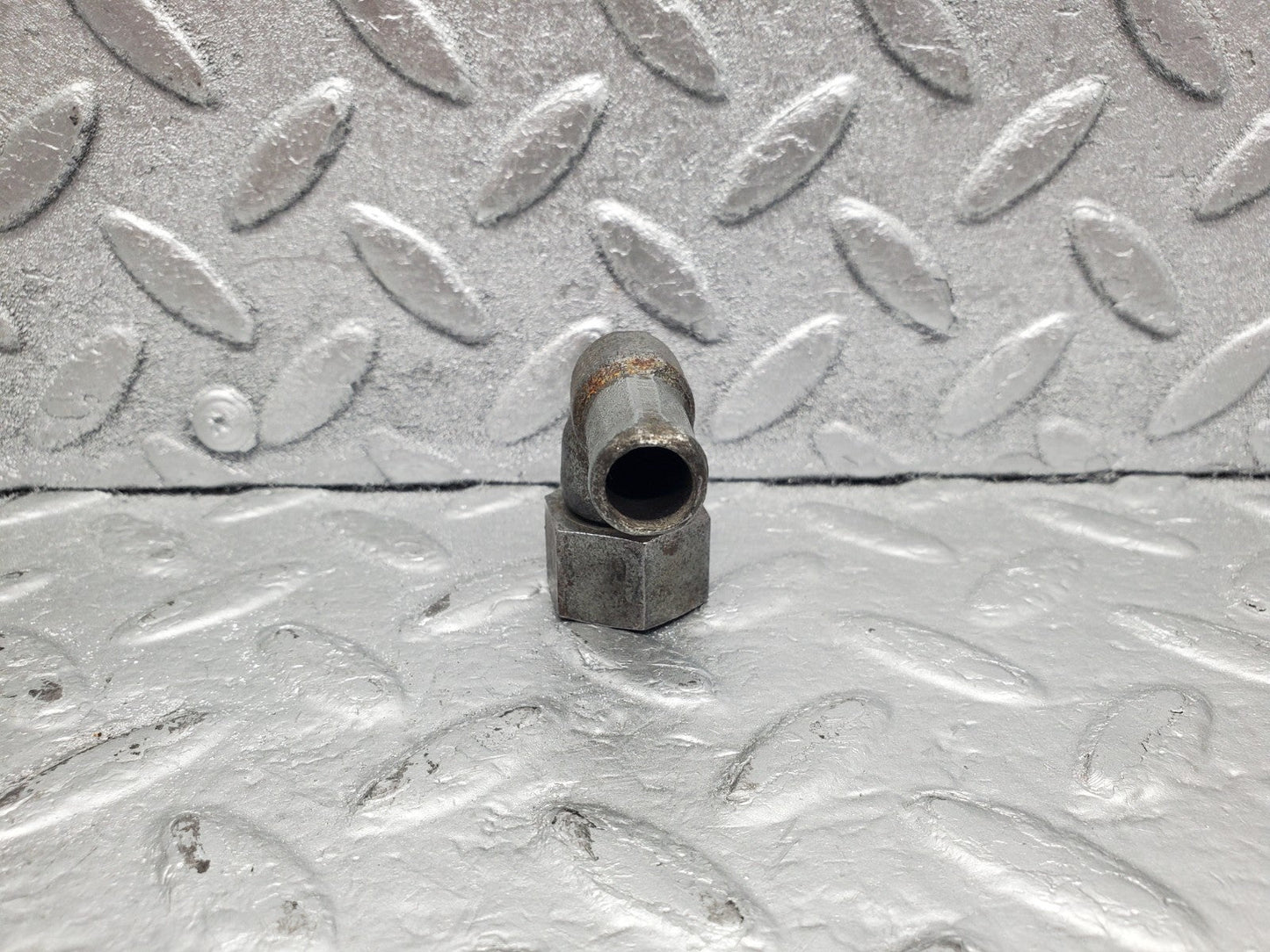 W112 cylinder head water hose pipe connector used OEM