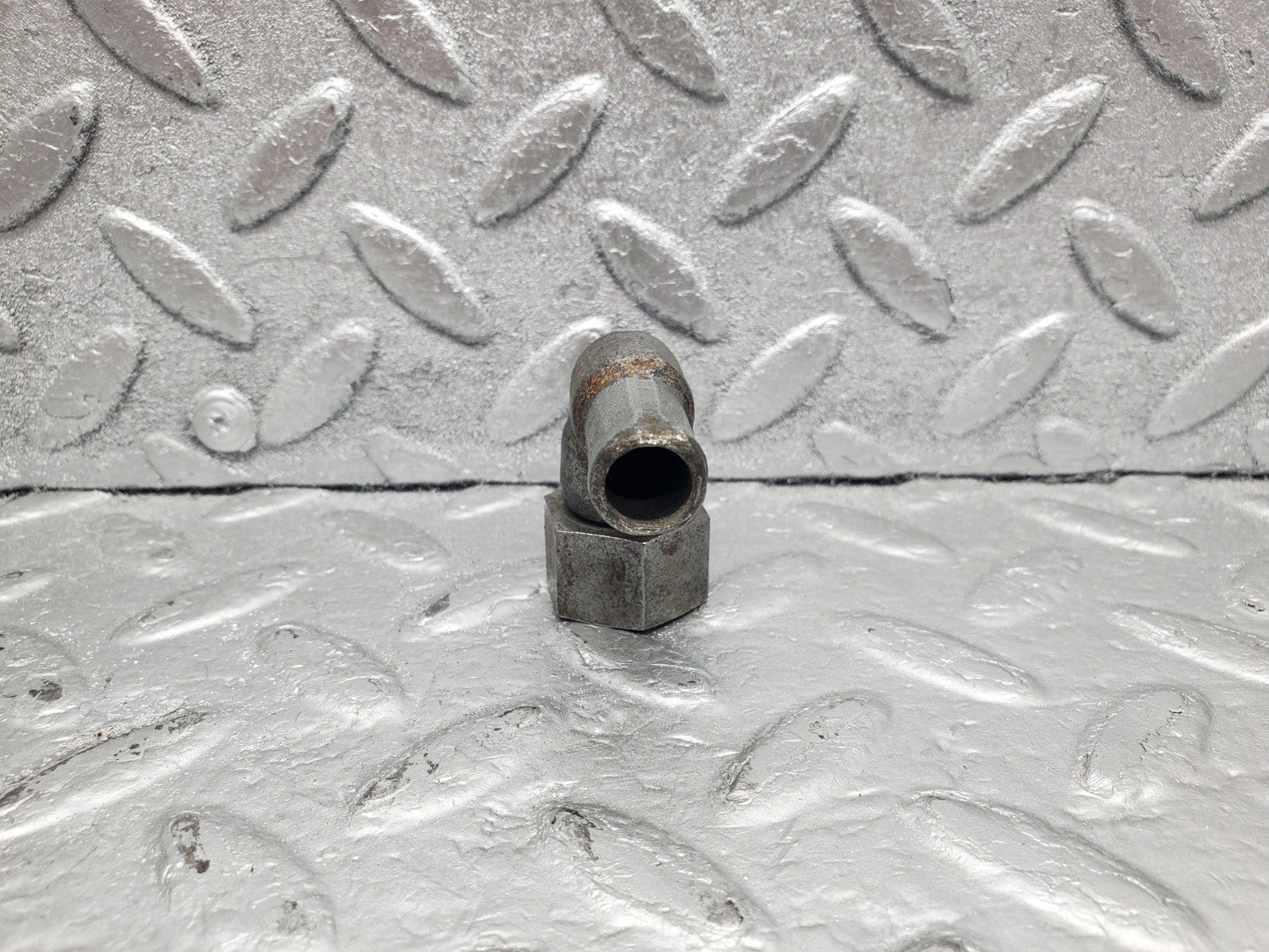 W112 cylinder head water hose pipe connector used OEM