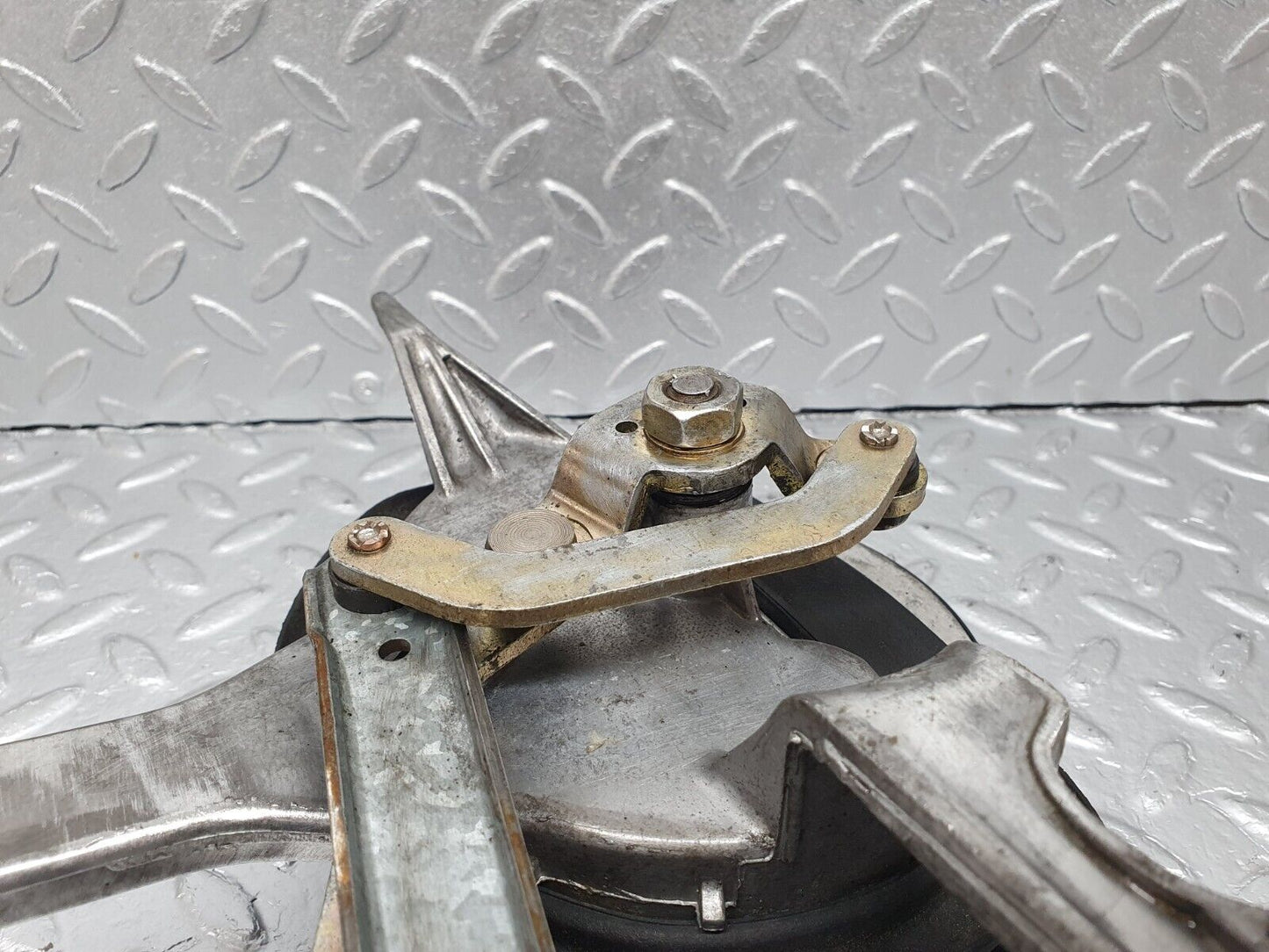 41405 Mercedes-Benz W124 200E Wiper Mechanism Linkage Bosch