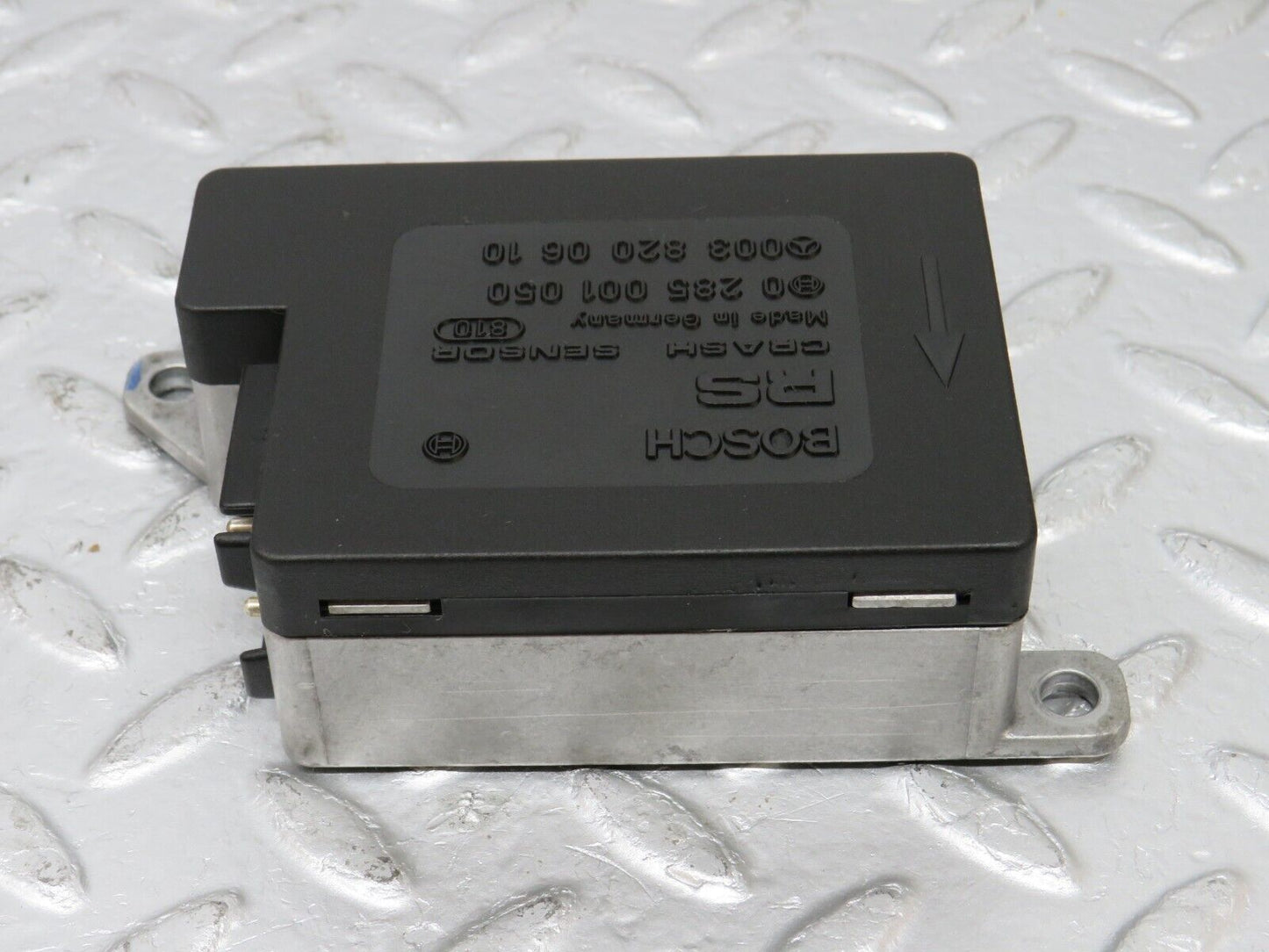 33717 Mercedes-Benz W201 190E 2.0L Crash Sensor 0038200610 0285001050