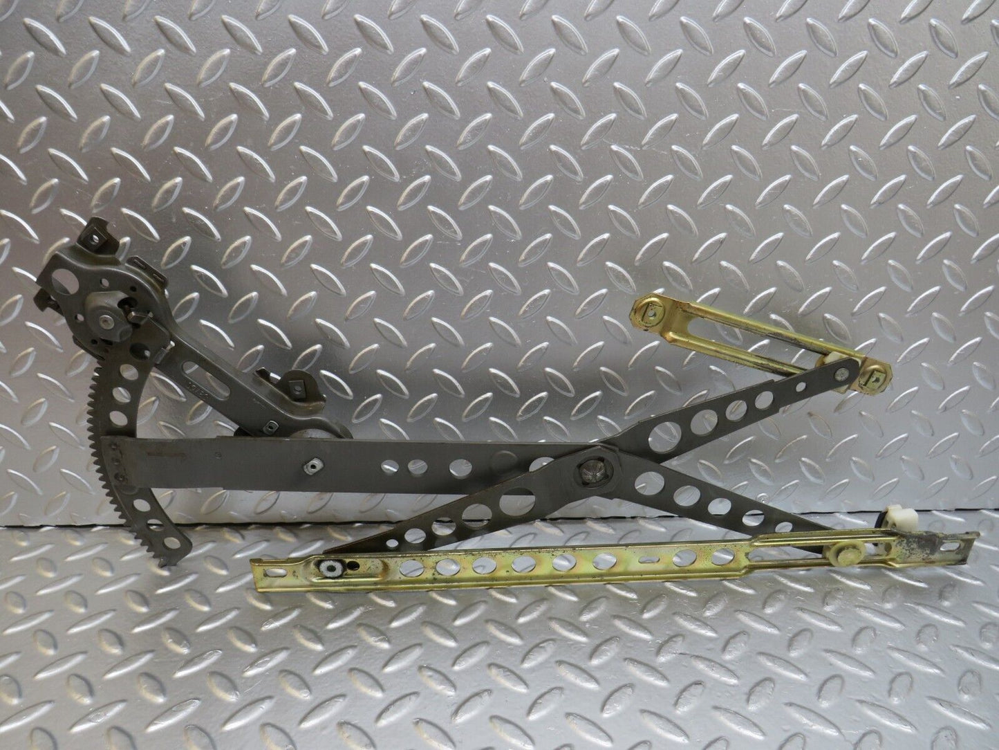 25453 Mercedes-Benz W123 200 Front Right Manual Window Regulator