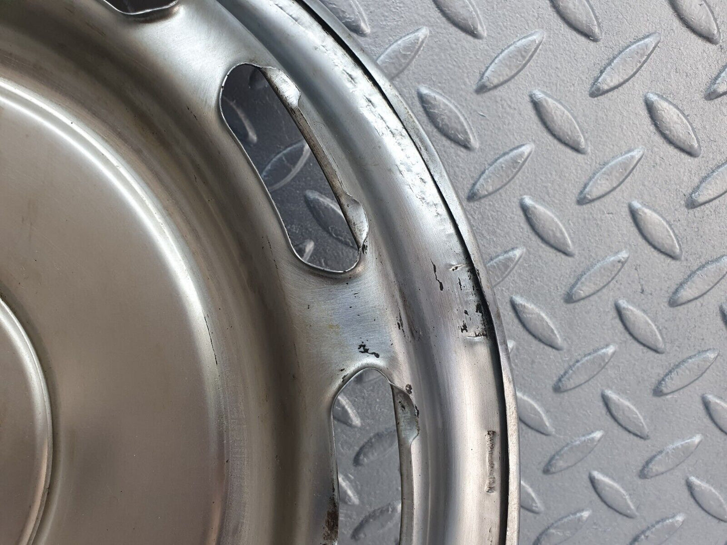43229 Mercedes-Benz W108 280SE Wheel Hub Cap 14''