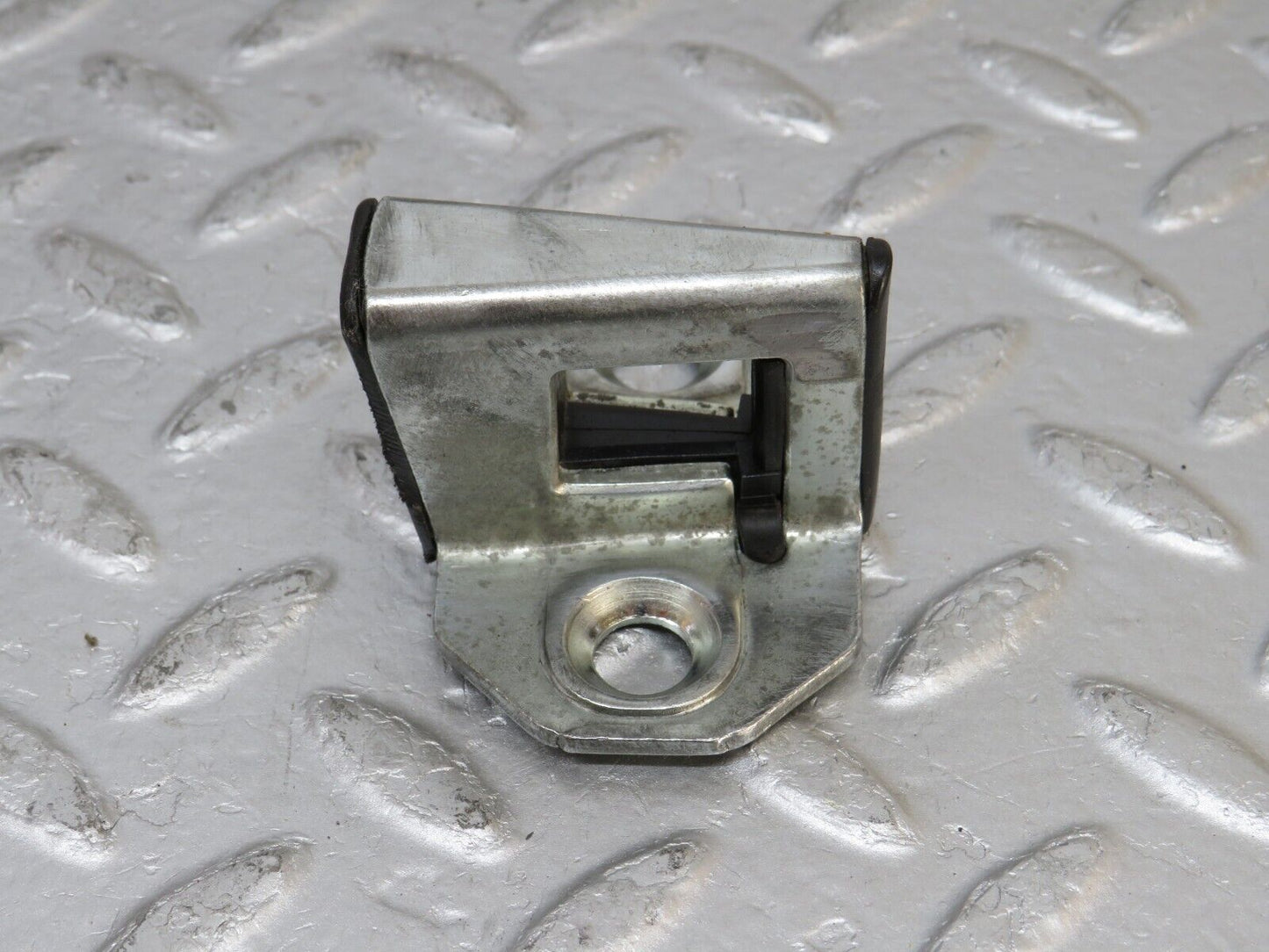 33372 Mercedes-Benz W202 C180 Door Lock Latch