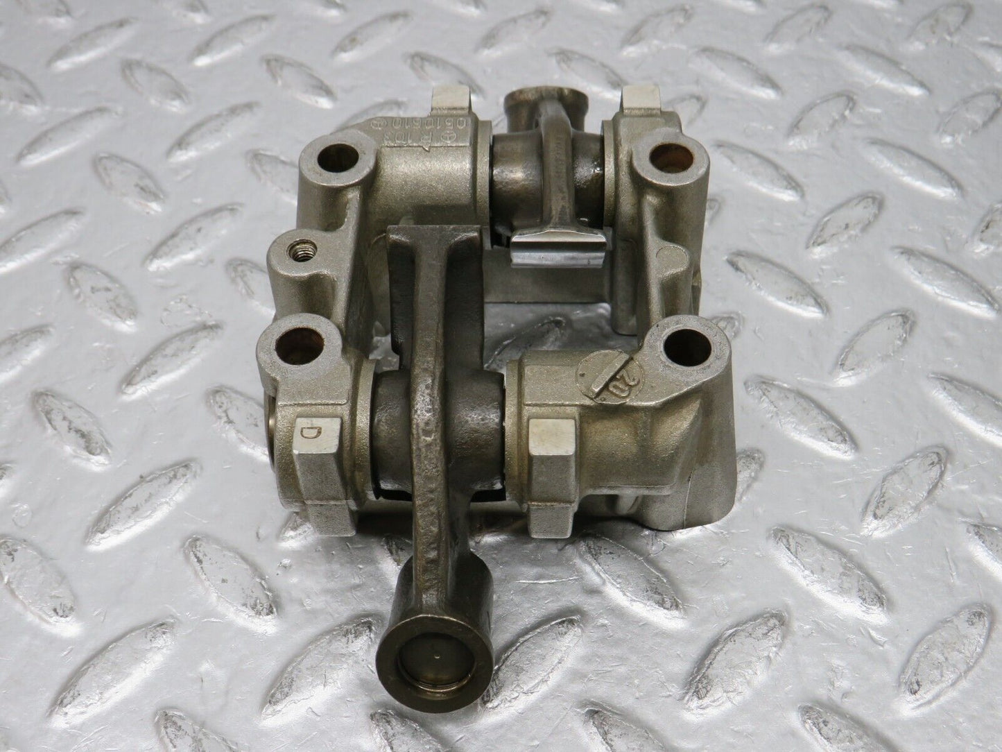 32622 Mercedes-Benz S124 300TE Rocker Arms Camshaft Bearing Block 1030510610