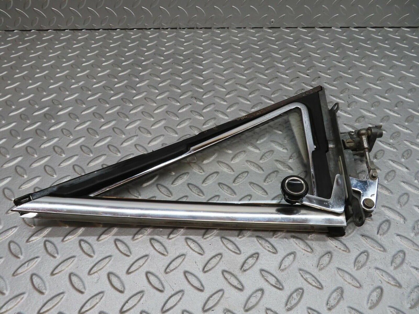 12322 Mercedes-Benz W108 280SE 3.5 Front Left Quarter Window Glass