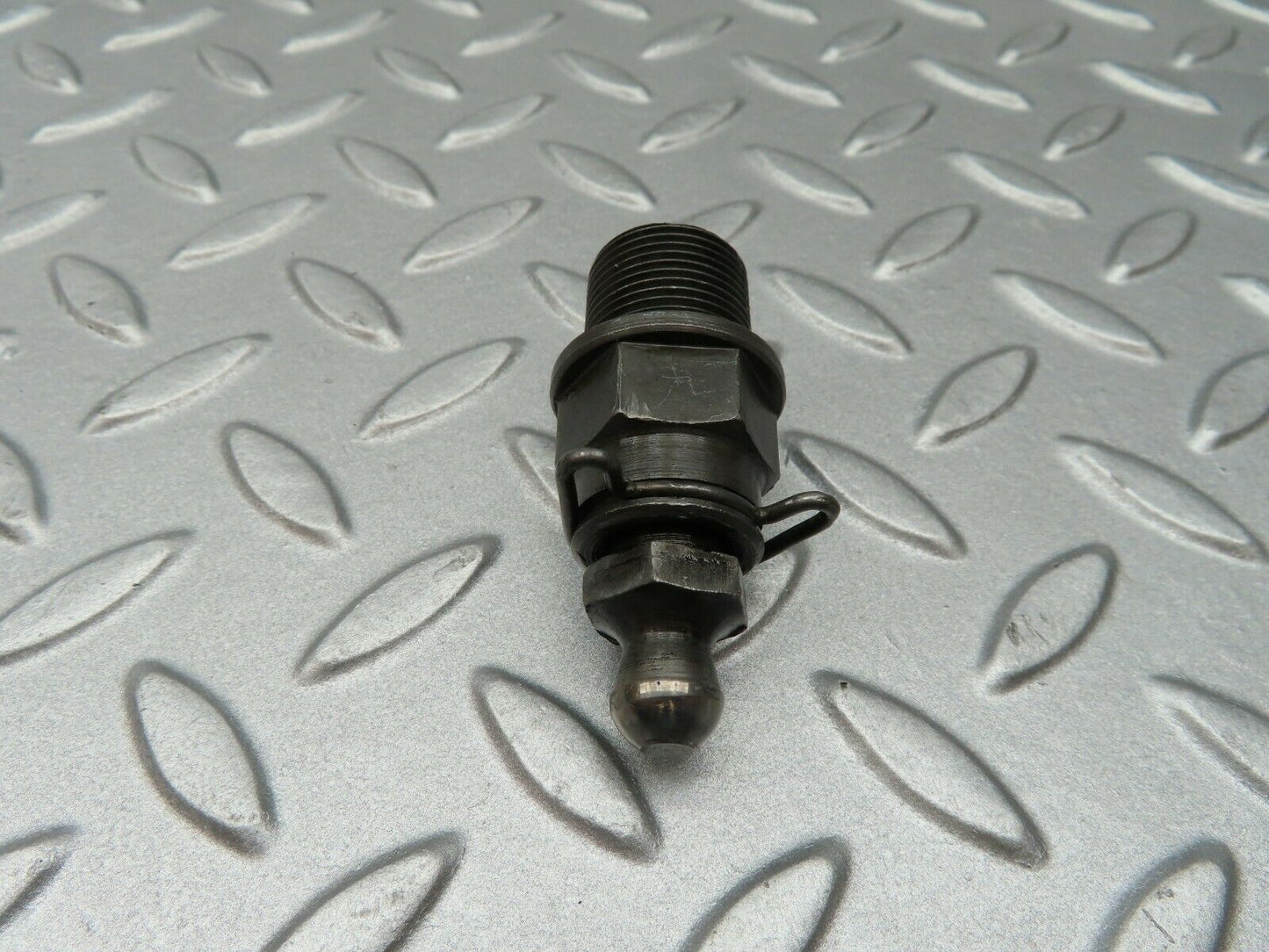 3550 Mercedes-Benz W108 280SE Ball Studs For Rocker Arm Mounting (Timing)