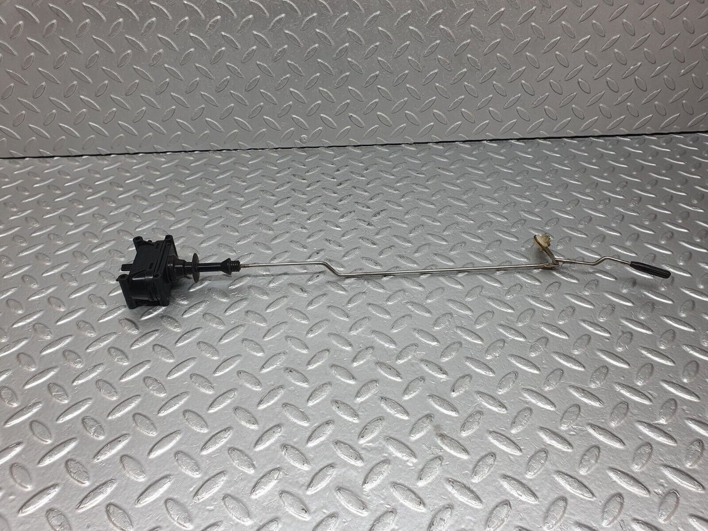 41079 Mercedes-Benz W126 300SE Rear Left Door Lock Vacuum Actuator & Knob