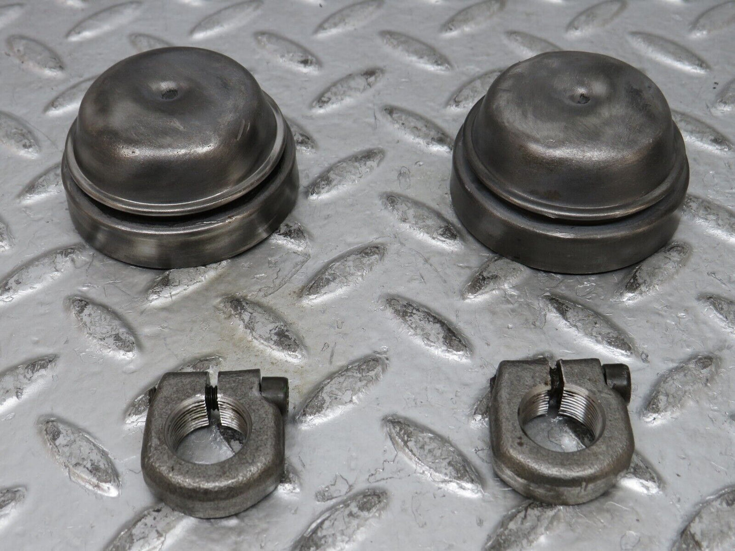 27406 Mercedes-Benz W123 280E Wheel Hub Locking Cap