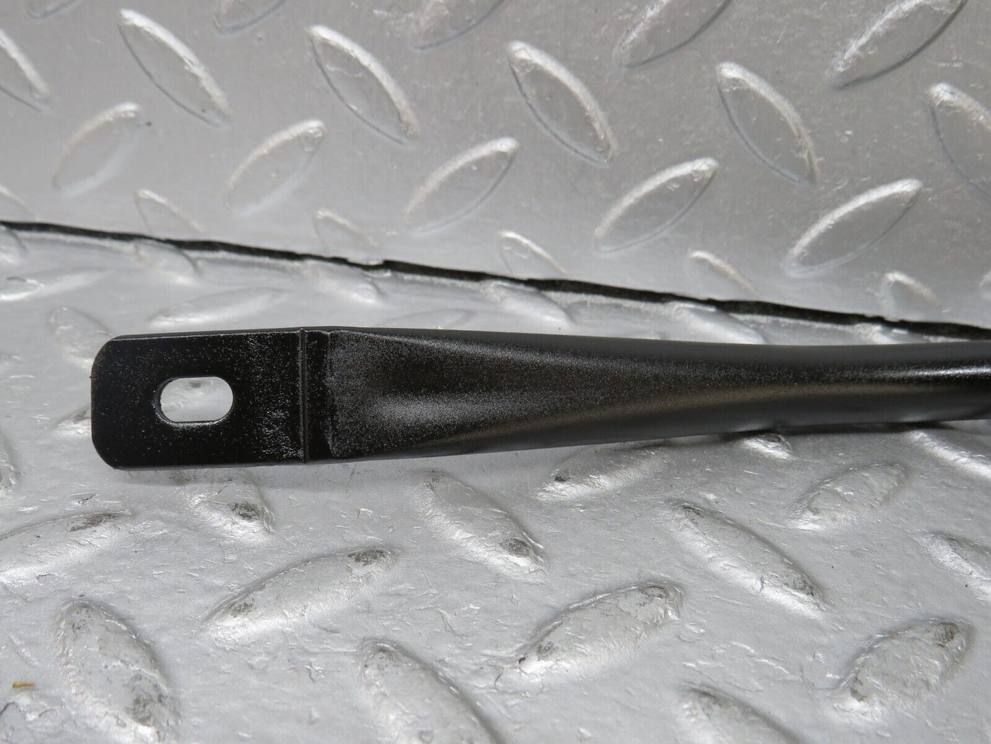 36140 Mercedes-Benz W126 420SE Horn Bracket Horn Holder