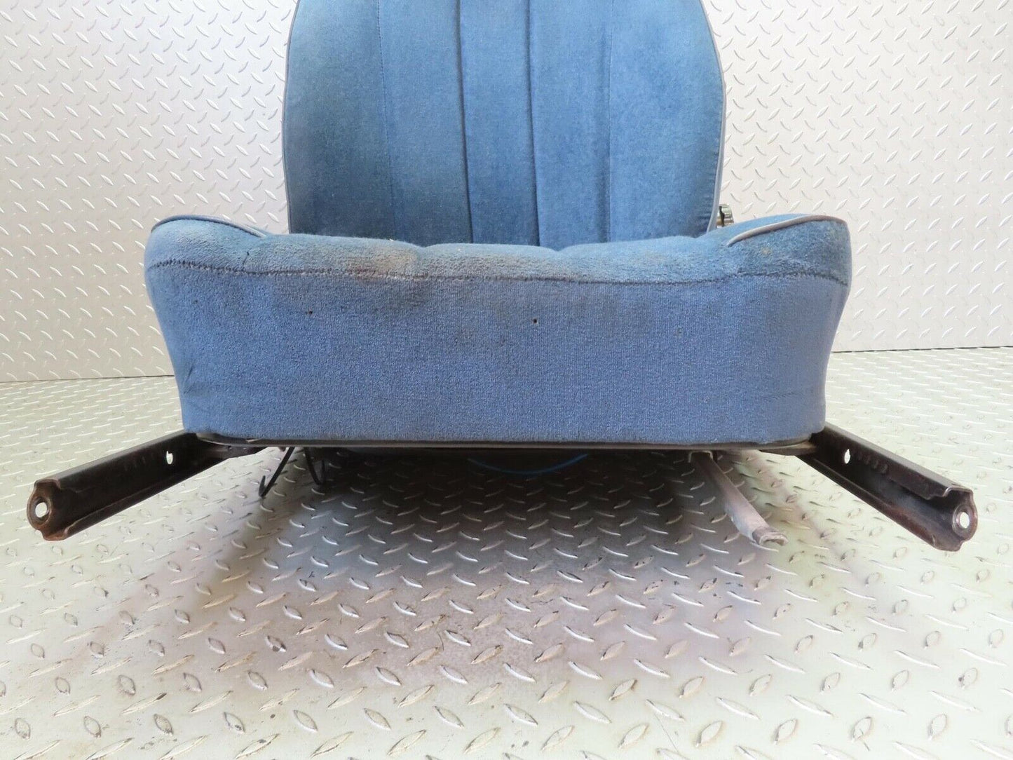 14006 Mercedes-Benz C107 280SLC Front Right Seat Blue