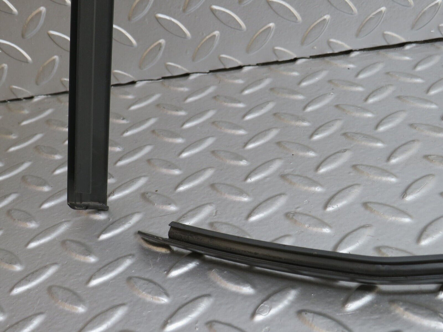 33813 Mercedes-Benz W201 190E Rear Windscreen Frame