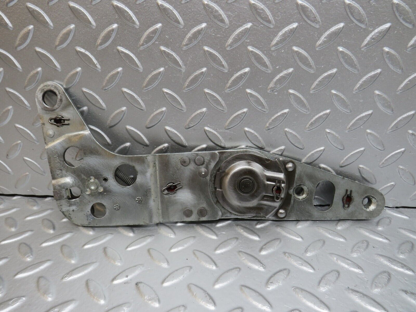 33209 Mercedes-Benz R107 Front Left Seat Hinge Pair 0009107685 0009107986