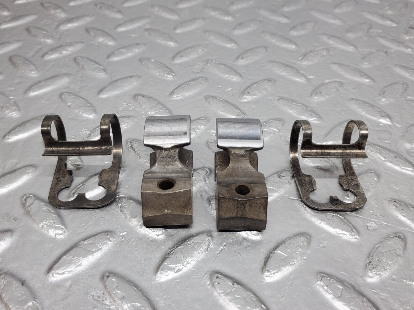 45476 Mercedes-Benz 280E M110.988 Valve Rocker Arm With Retaining Spring