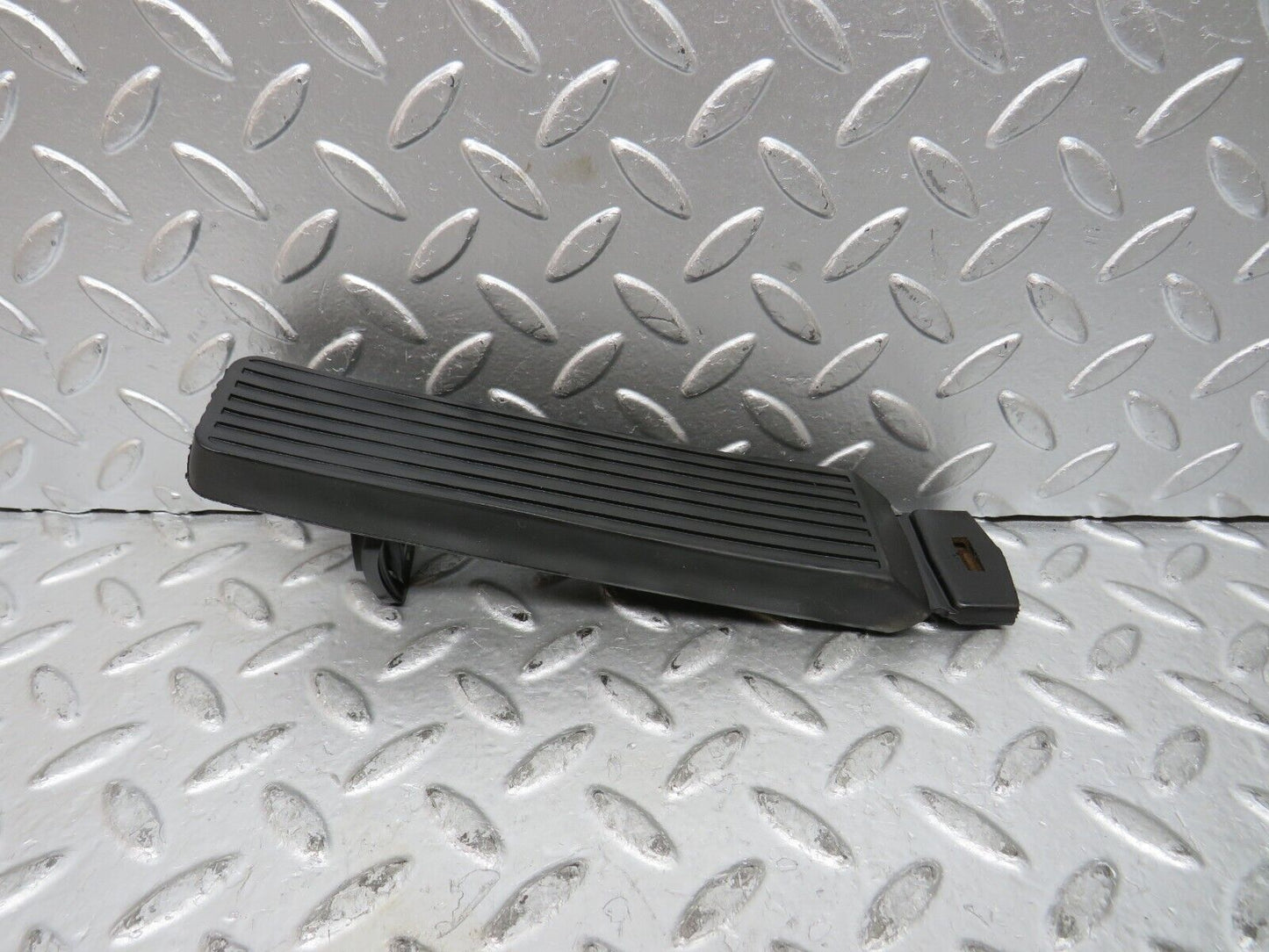 27605 Mercedes-Benz S124 300TE Wagon Accelerator Pedal With Rubber 1233010082