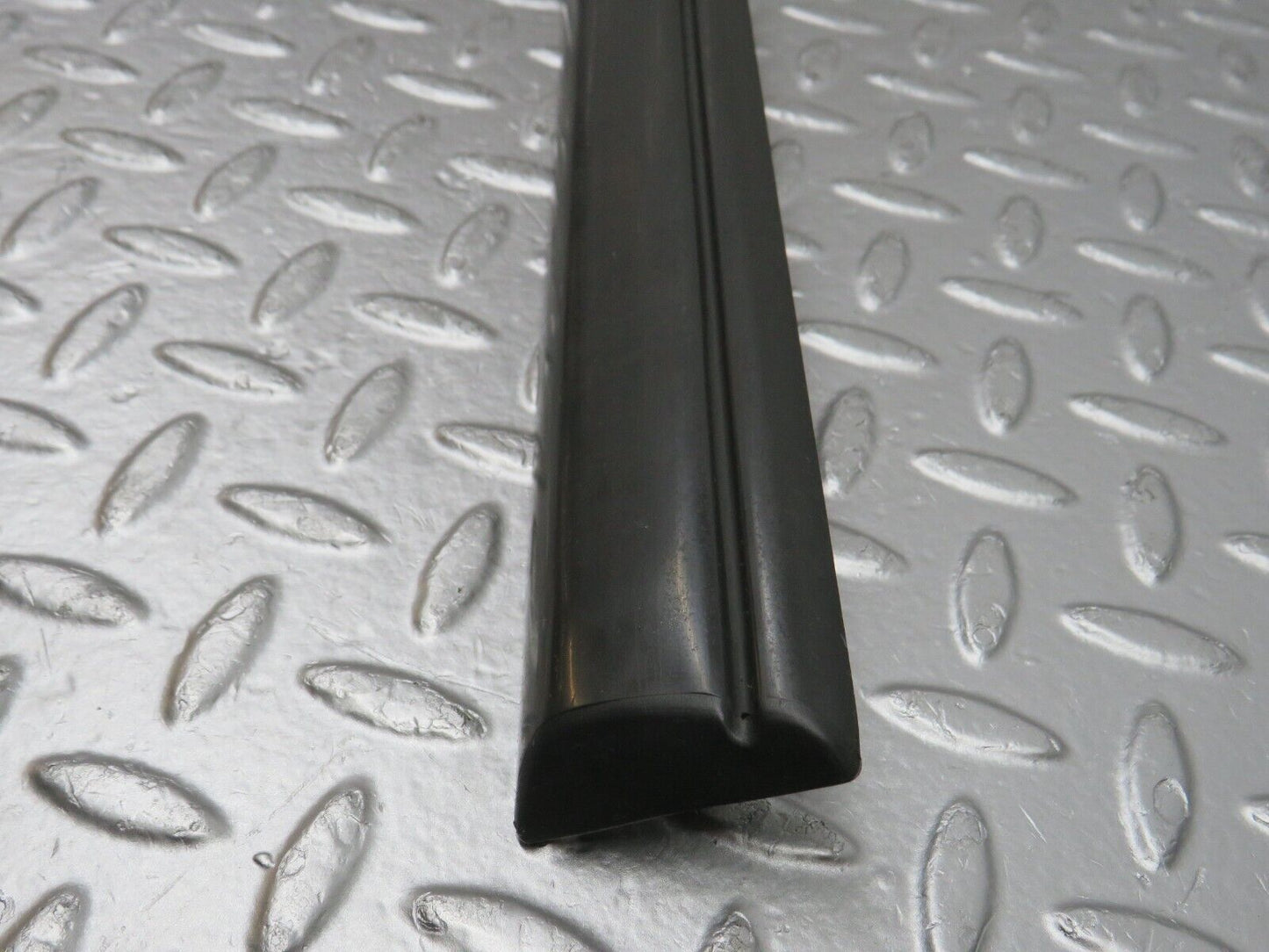 32299 Mercedes-Benz S124 300TE Wagon Front Right Door Lower Moulding Trim
