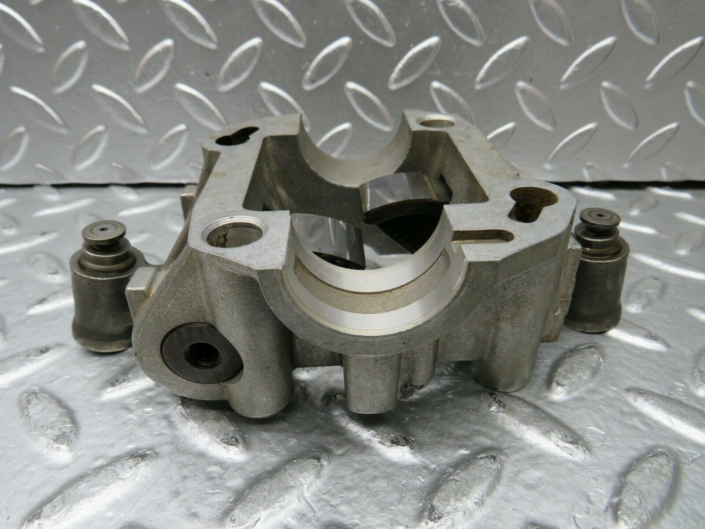 23071 Mercedes-Benz C123 230CE Coupe Rocker Arms Camshaft Bearing Block 1020512110