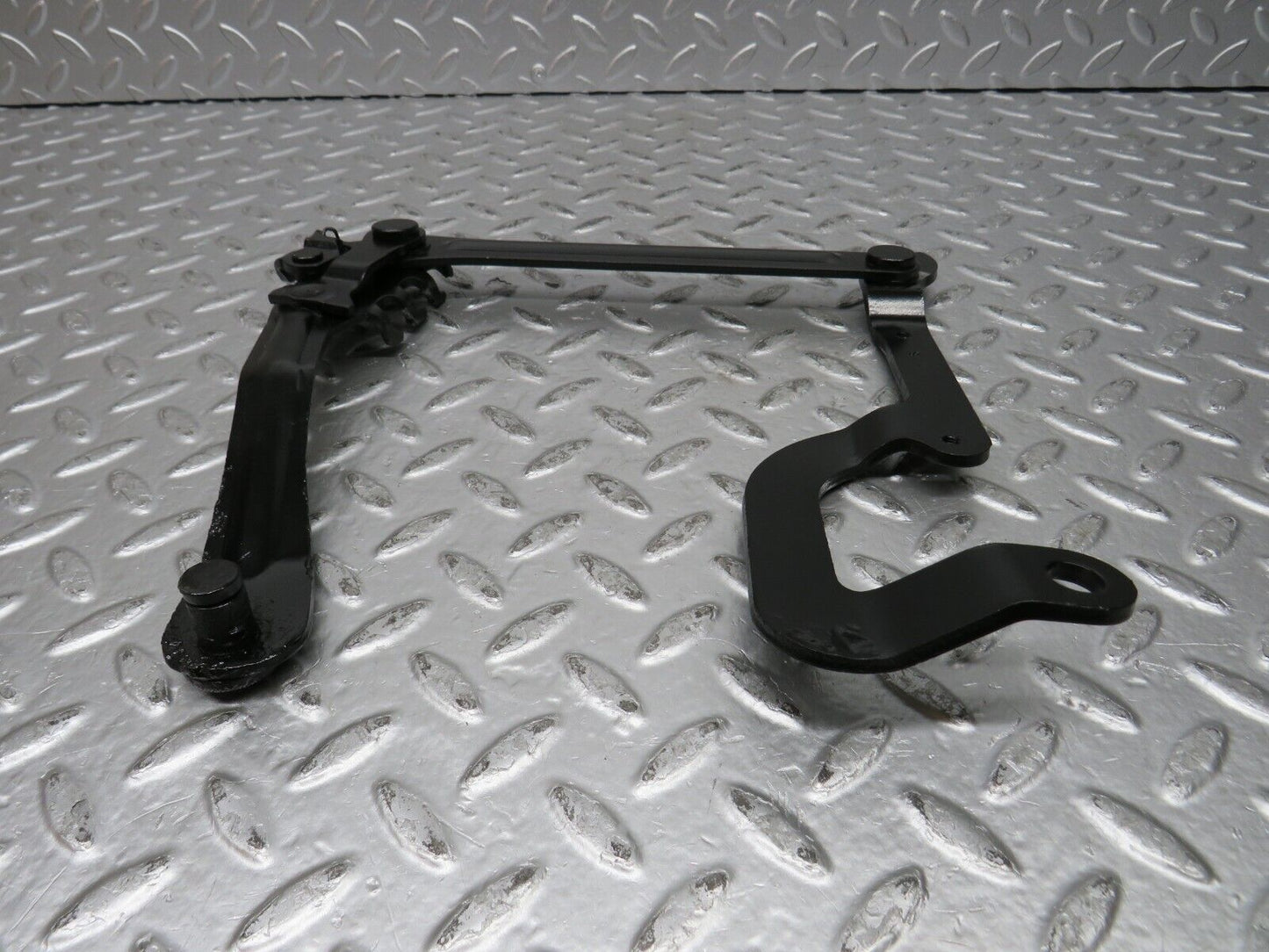 32124 Mercedes-Benz W123 230E Bonnet Hinge Right Side