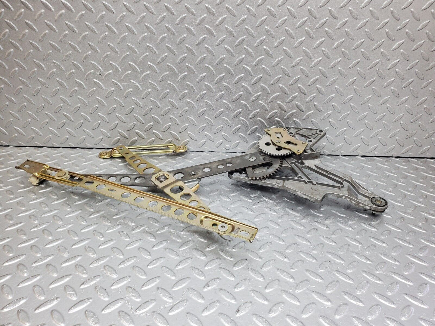 44411 Mercedes-Benz W123 280E Front Right Power Window Regulator 1237202846 1267250411