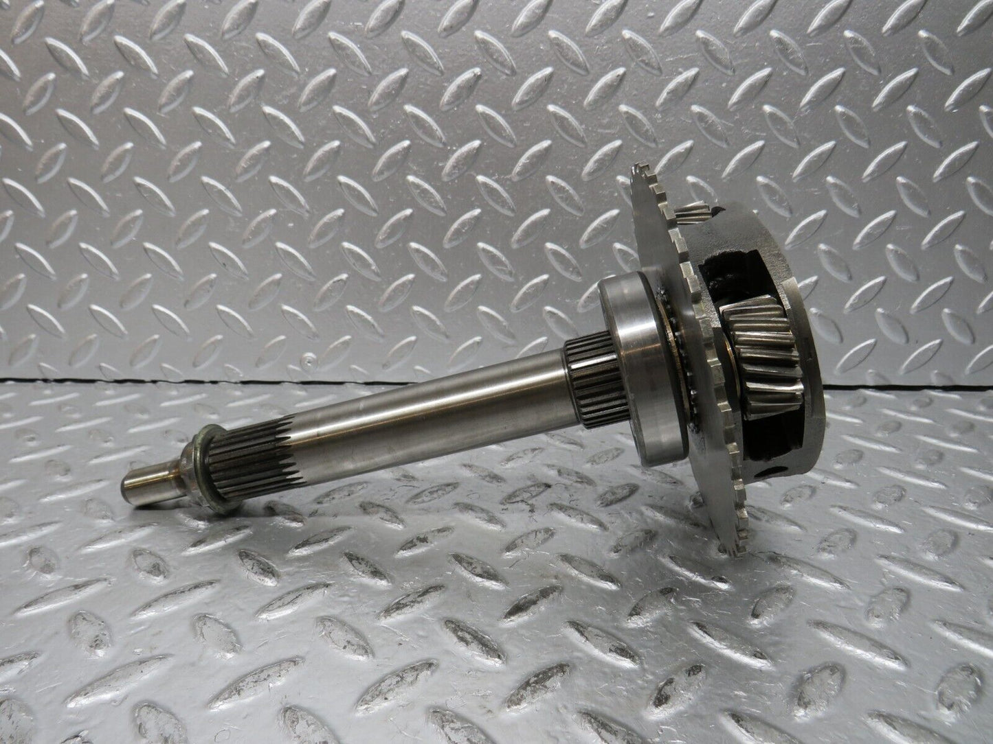 30227 Mercedes-Benz W123 230E Automatic Gearbox Input Shaft 722.122