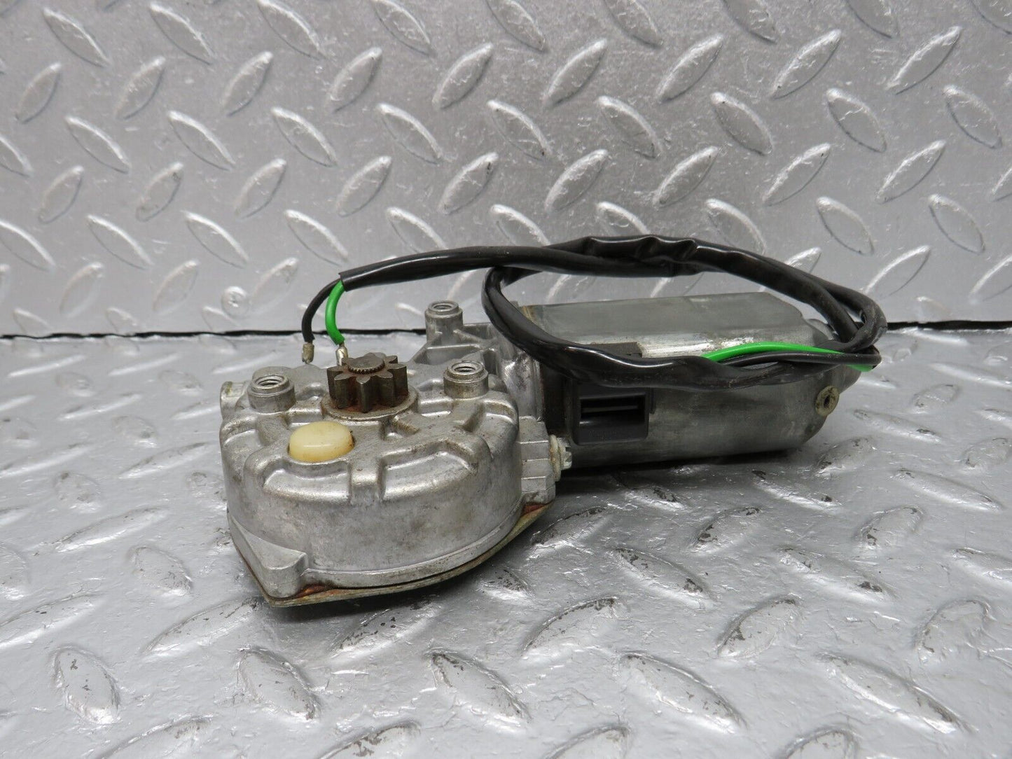 40593 Mercedes-Benz W123 300D Rear Left Window Regulator Motor 0130821017