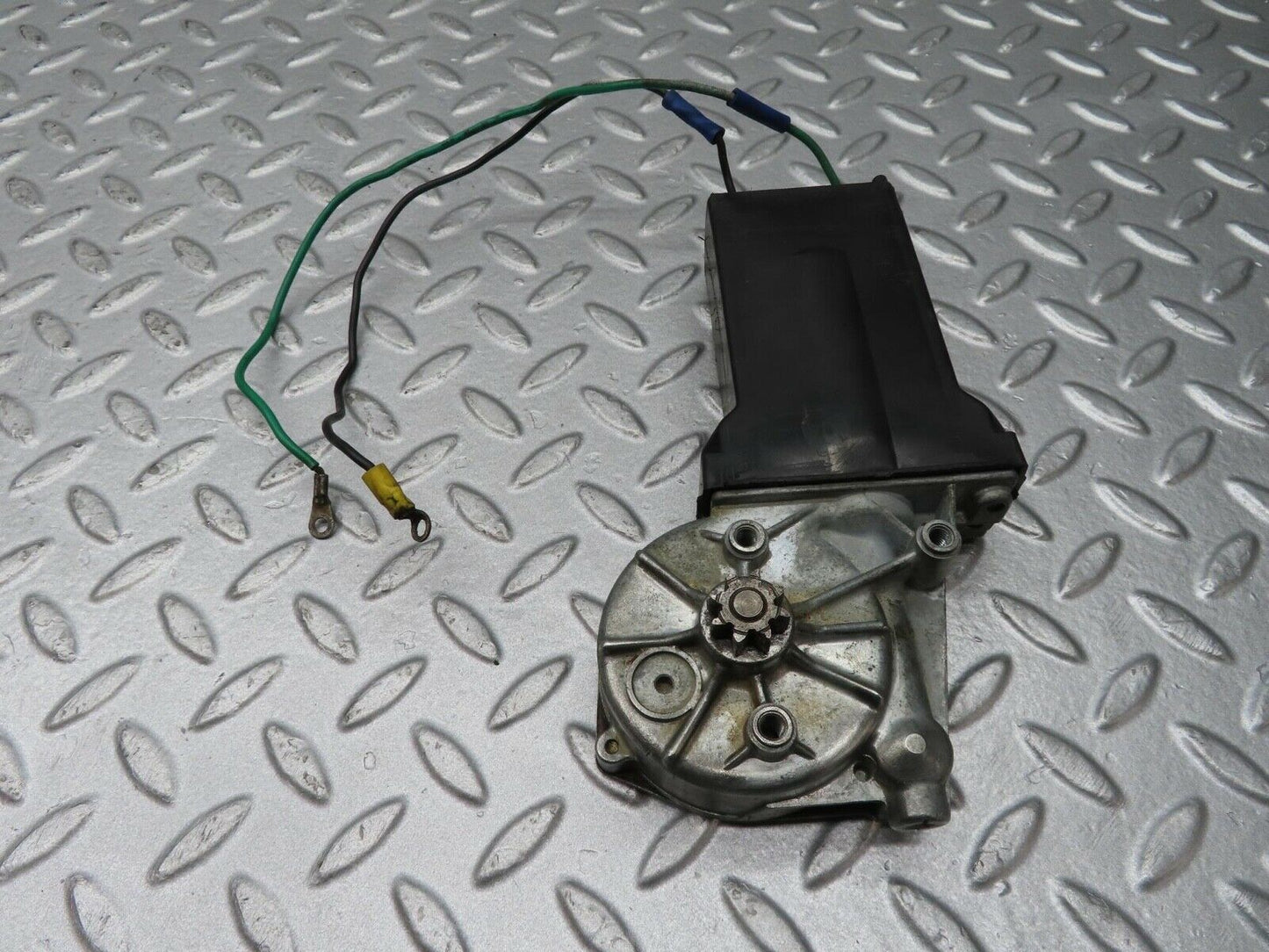 12422 Mercedes-Benz W108 280SE 3.5 Window Regulator Motor Front Right 0132001102