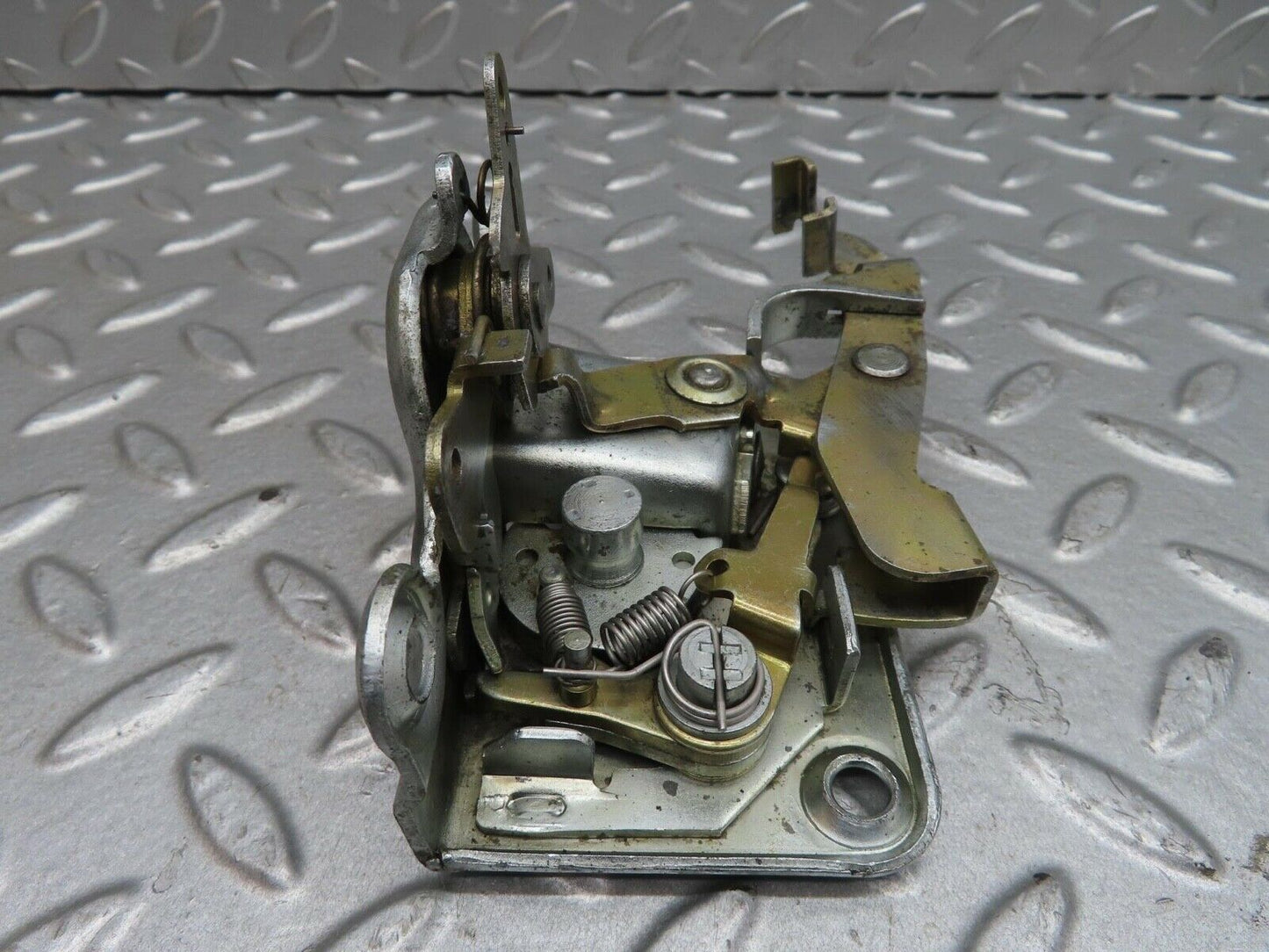 13897 Mercedes-Benz C107 280SLC Left Door Lock Mechanism