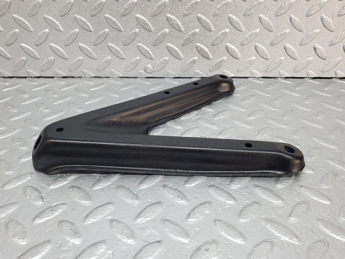 44810 Mercedes-Benz W124 220E Air Intake Manifold Bracket