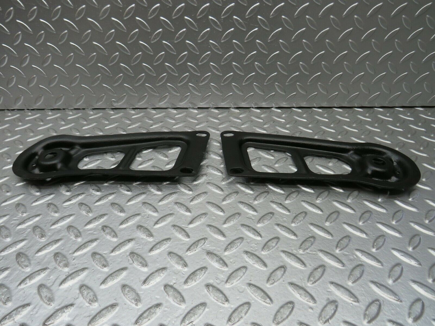 22867 Mercedes-Benz C107 450SLC Coupe Rear Suspension Axle Mounting Bracket